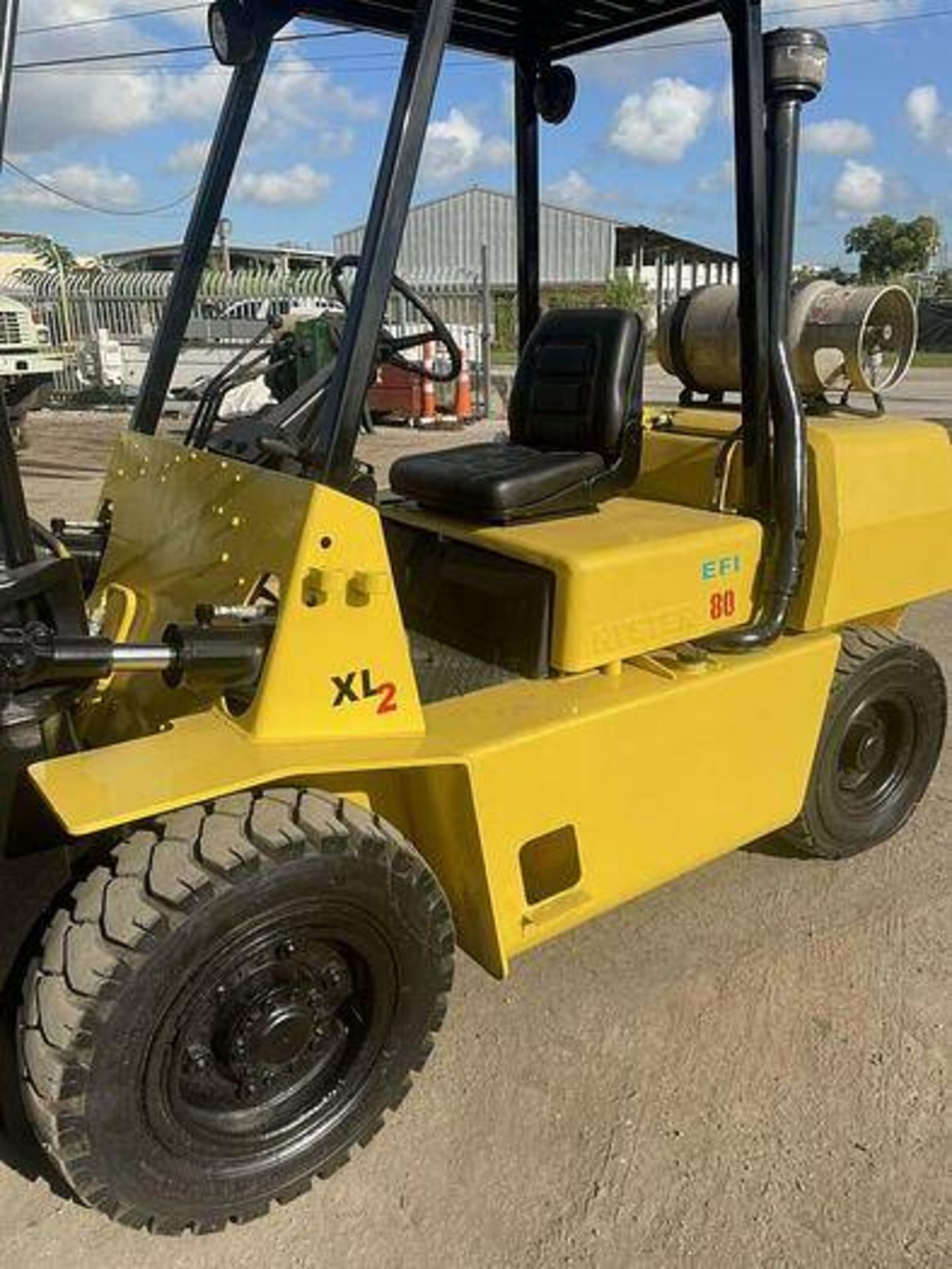 HYSTER H80XM 8,000 POUND FORKIFT - Image 2 of 8