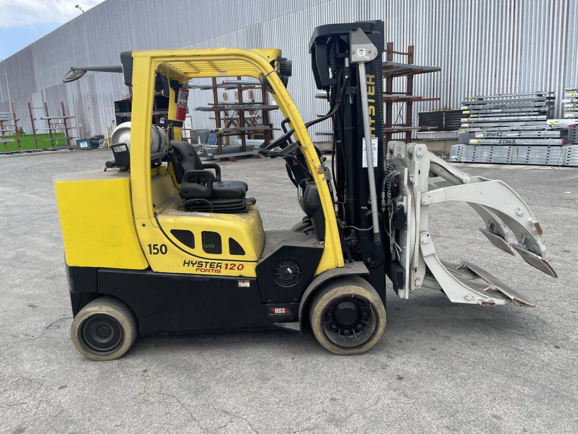 HYSTER S120FTPRS 12,000 POUND ROLL CLAMP TRUCK - Image 4 of 8