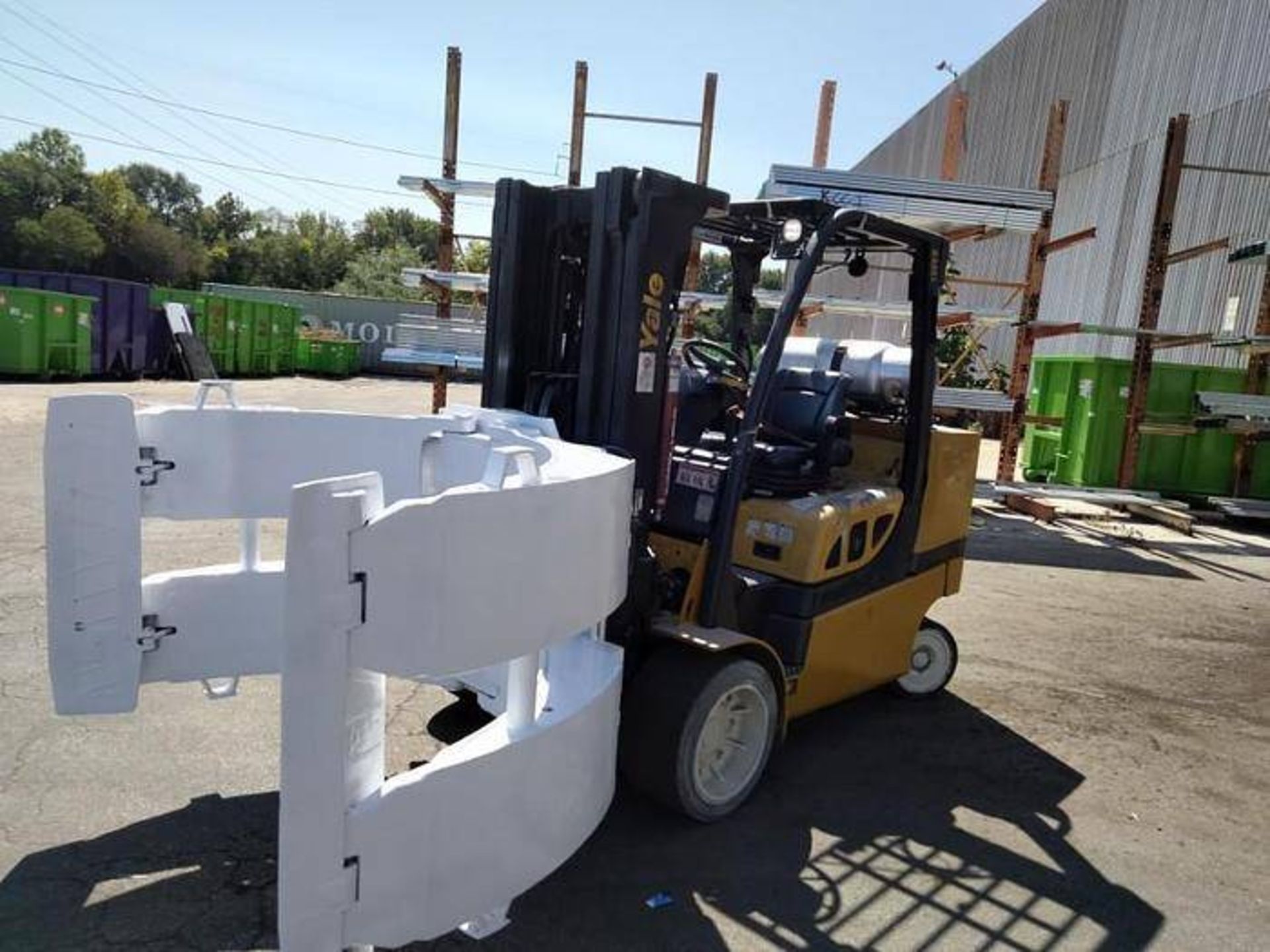 YALE GLC120VXPRS 12,000 ROLL CLAMP FORKLIFT