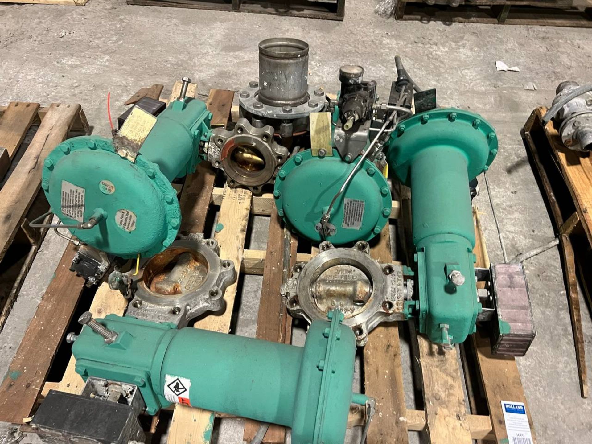 DEZURIK SKID OF (4) PNEUMATIC KNIFE GATE VALVES