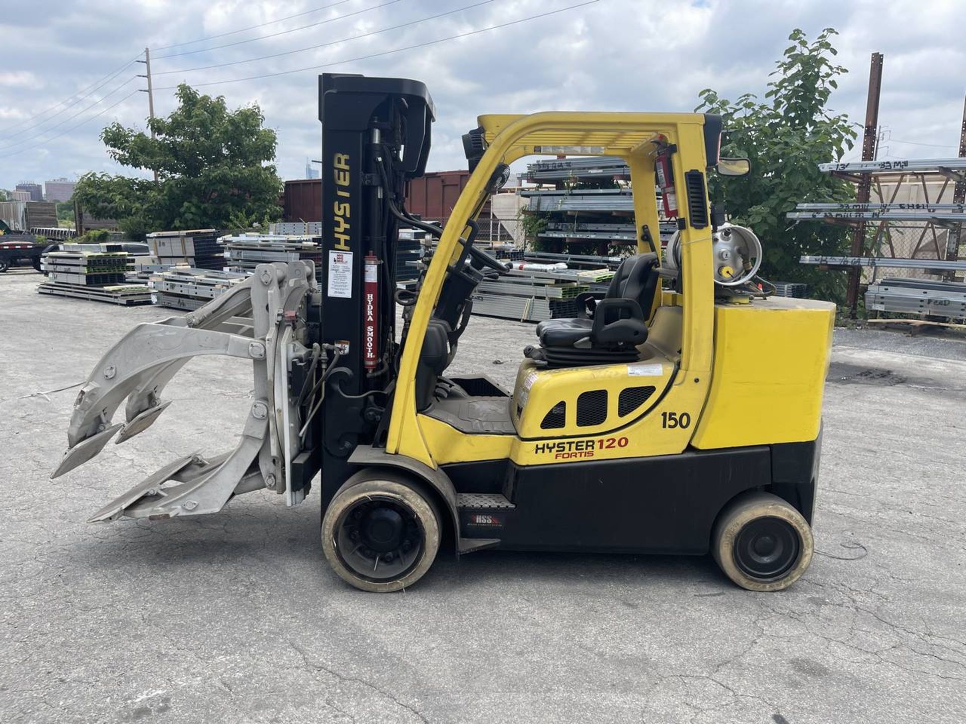 HYSTER S120FTPRS 12,000 POUND ROLL CLAMP TRUCK