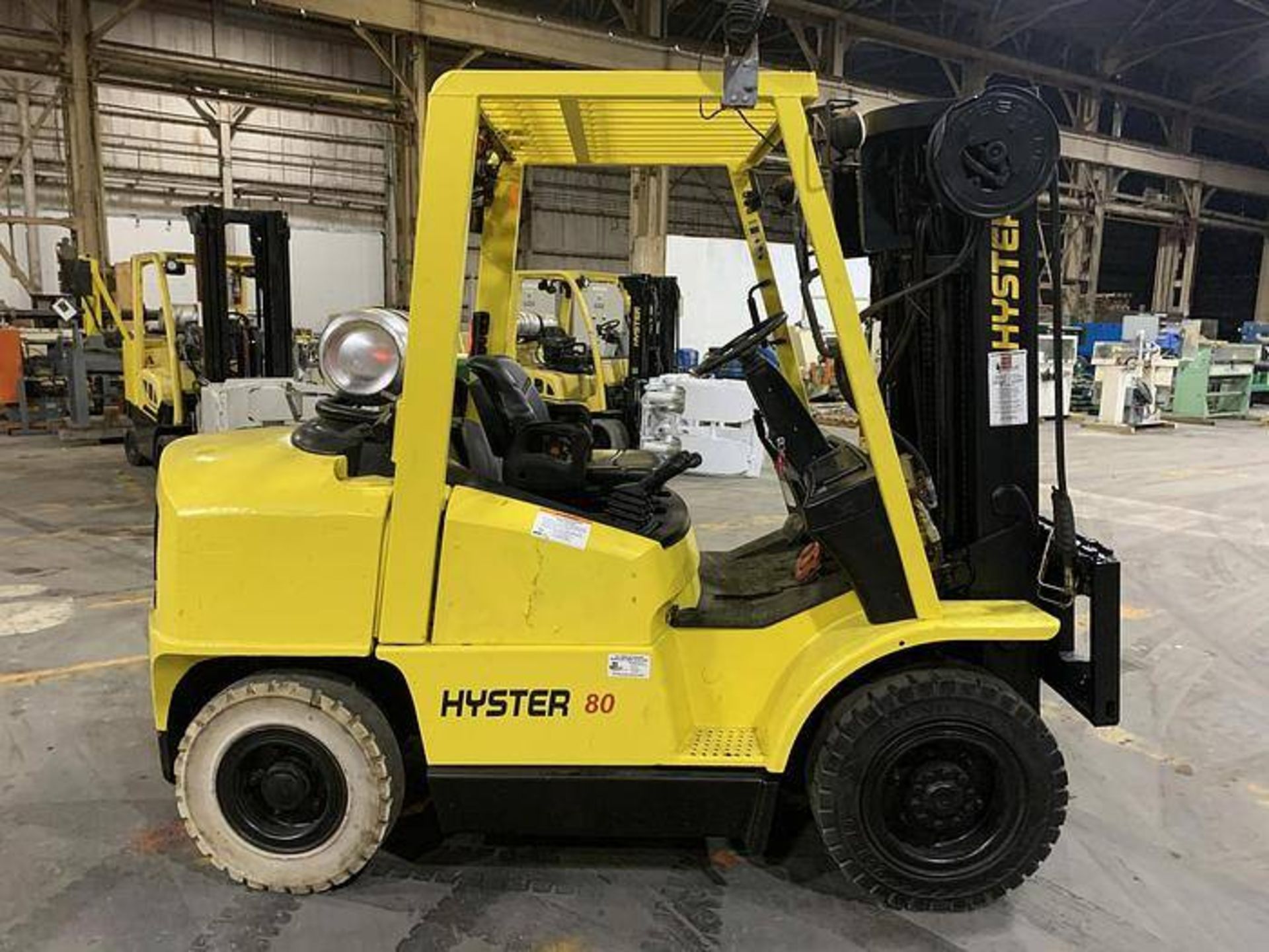 HYSTER H80XL 8,000 POUND FORKLIFT - Image 7 of 11