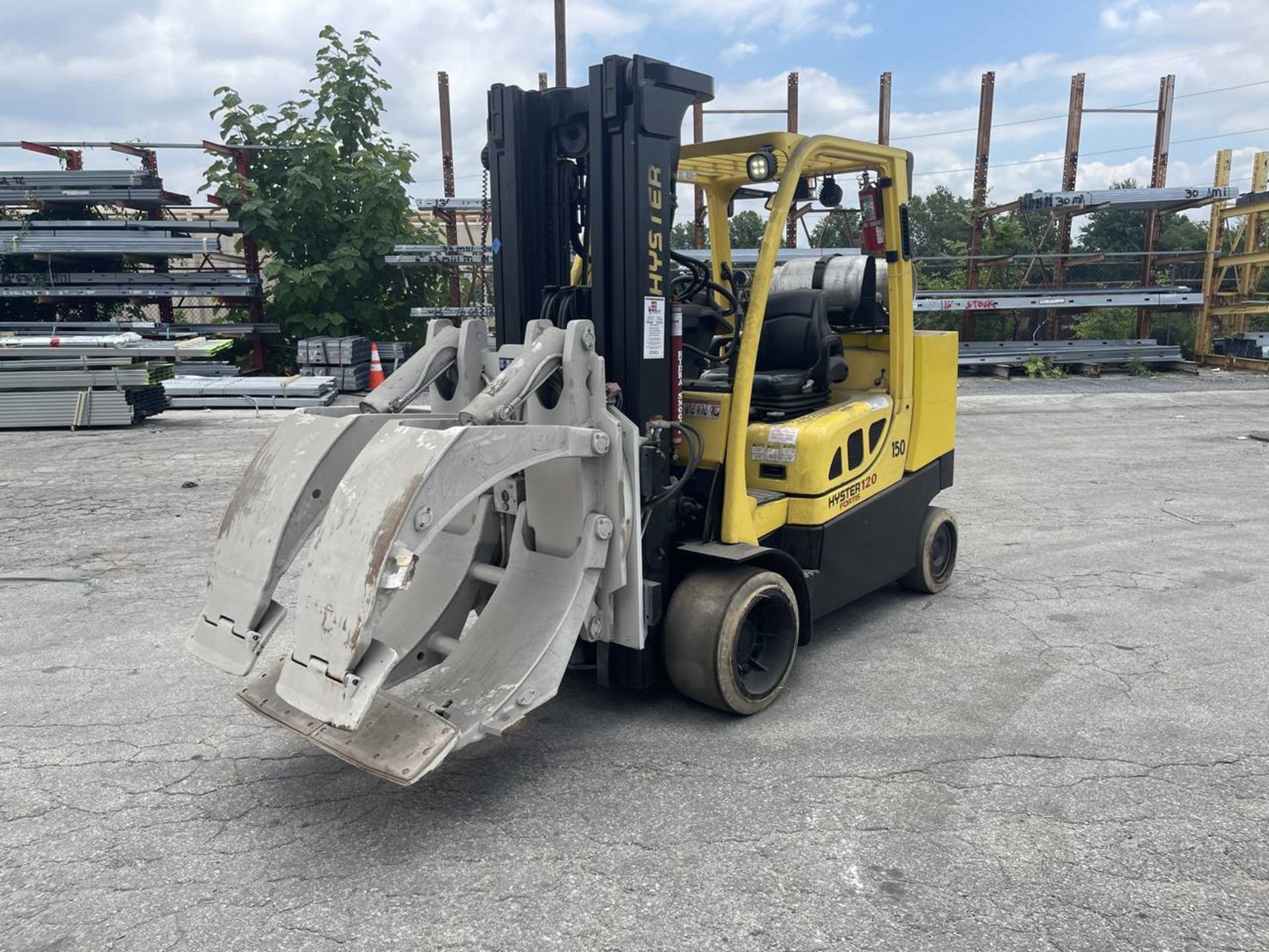 HYSTER S120FTPRS 12,000 POUND ROLL CLAMP TRUCK - Image 2 of 8