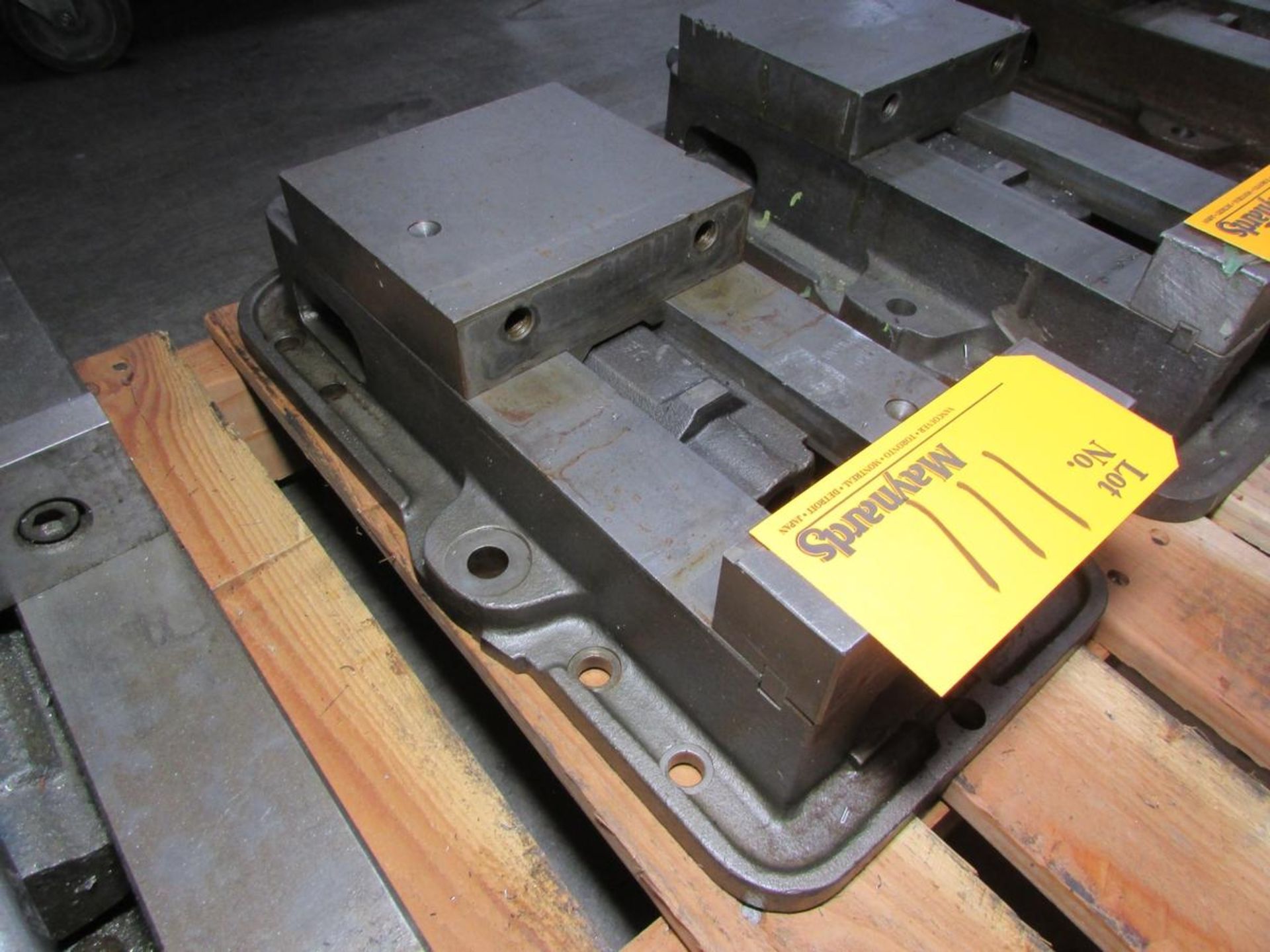 Kurt D60 6" Machine Vise