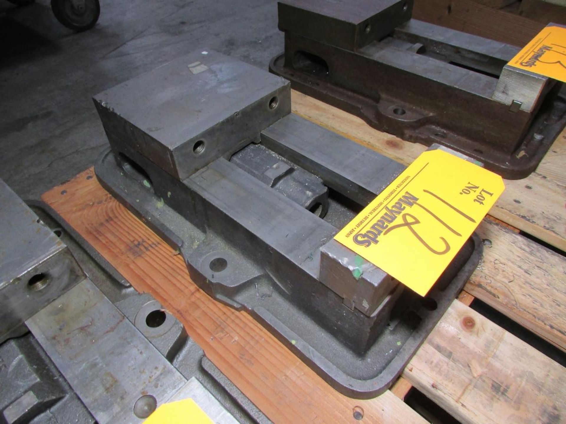 Kurt D60 6" Machine Vise