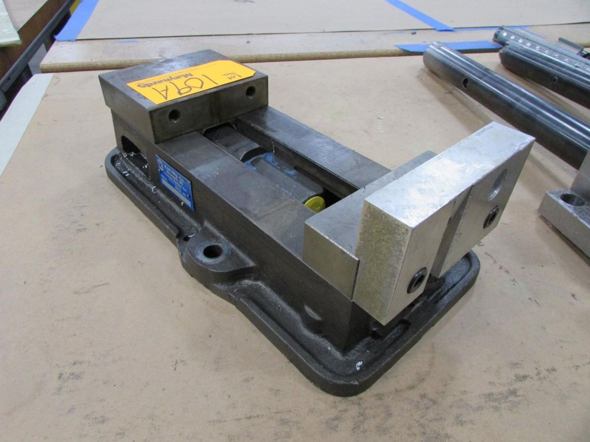 Kurt D675 6" Machine Vise