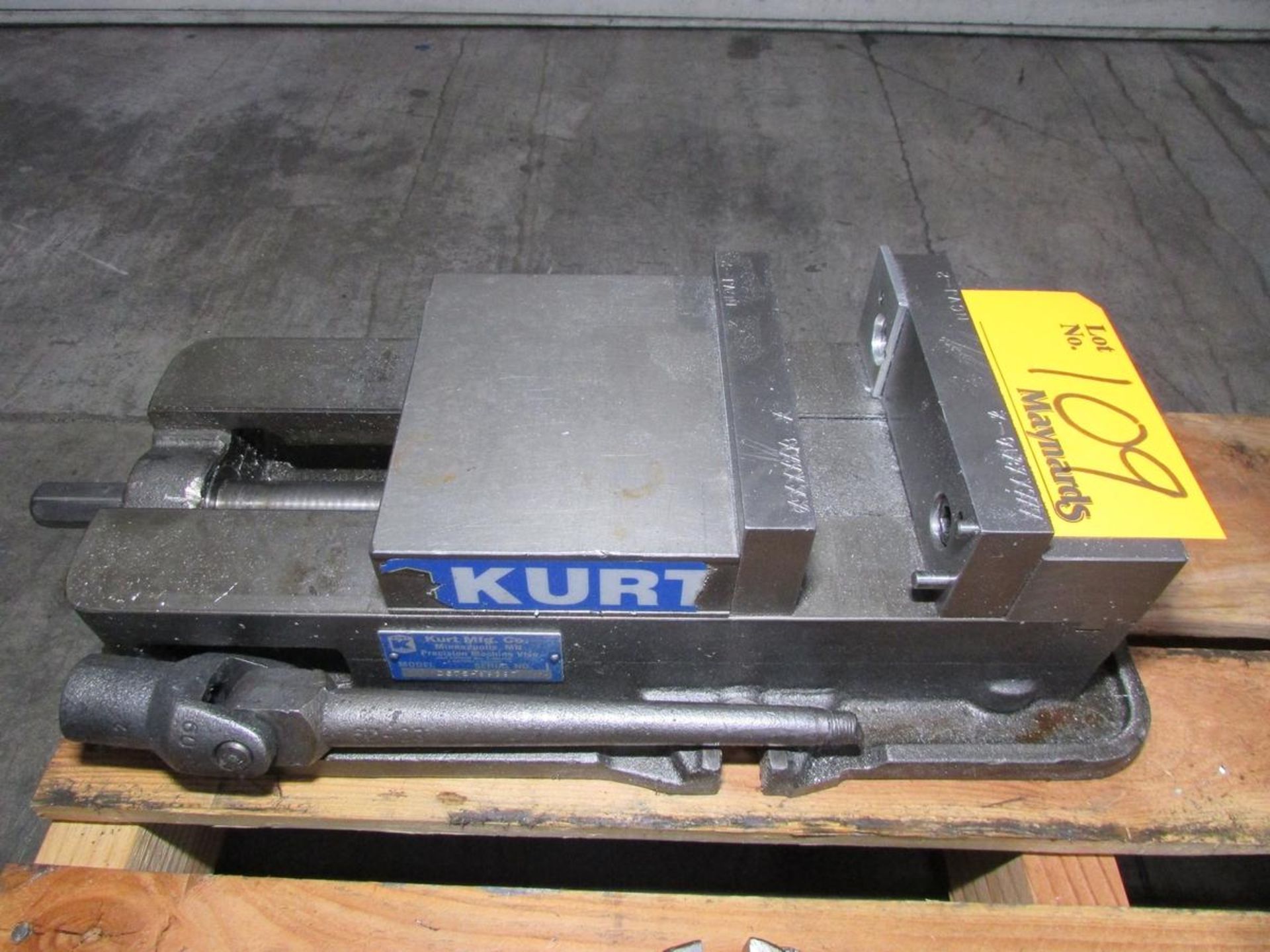 Kurt D675 6" Machine Vise - Image 2 of 4