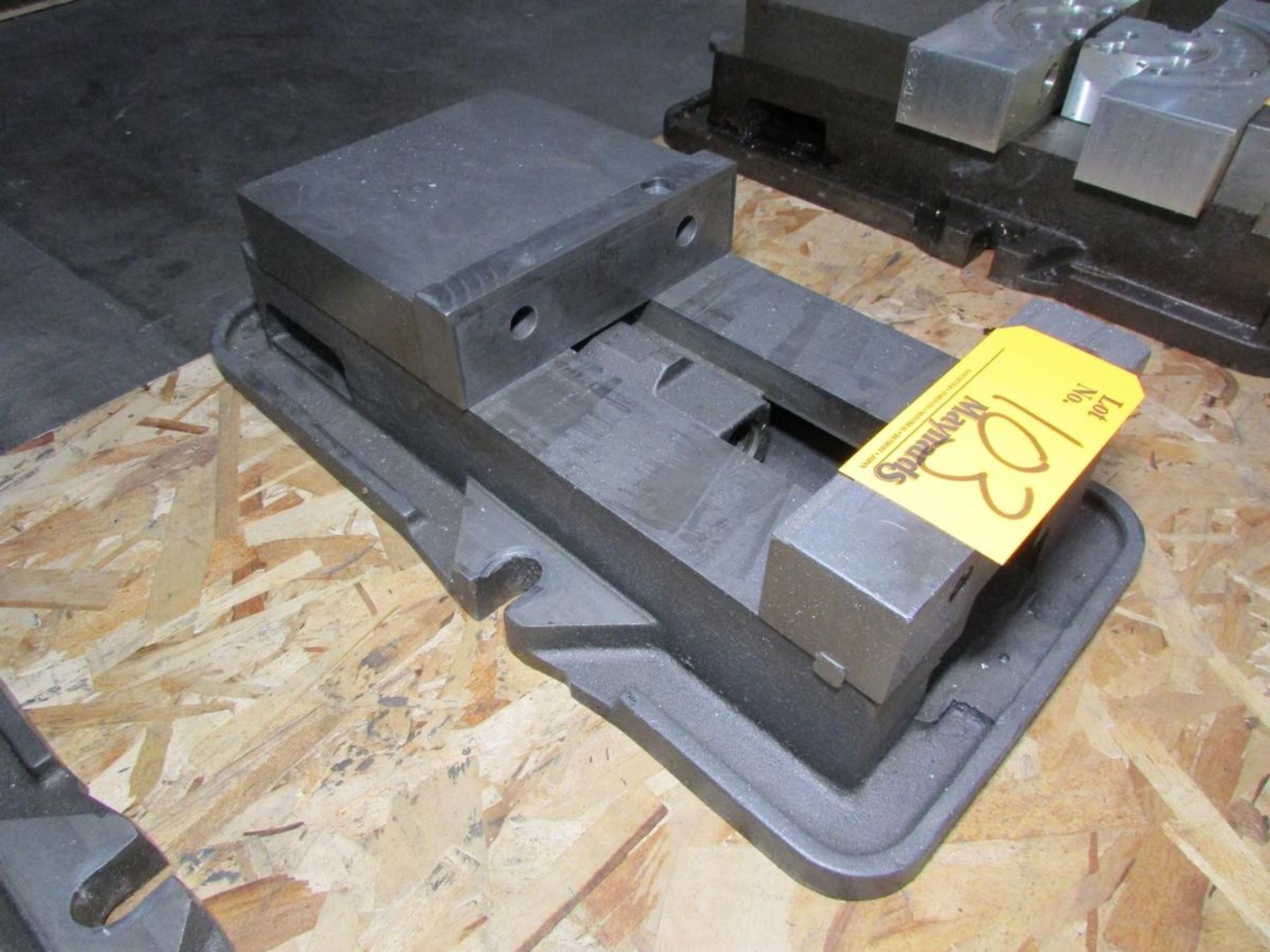 Kurt D80 8" Machine Vise