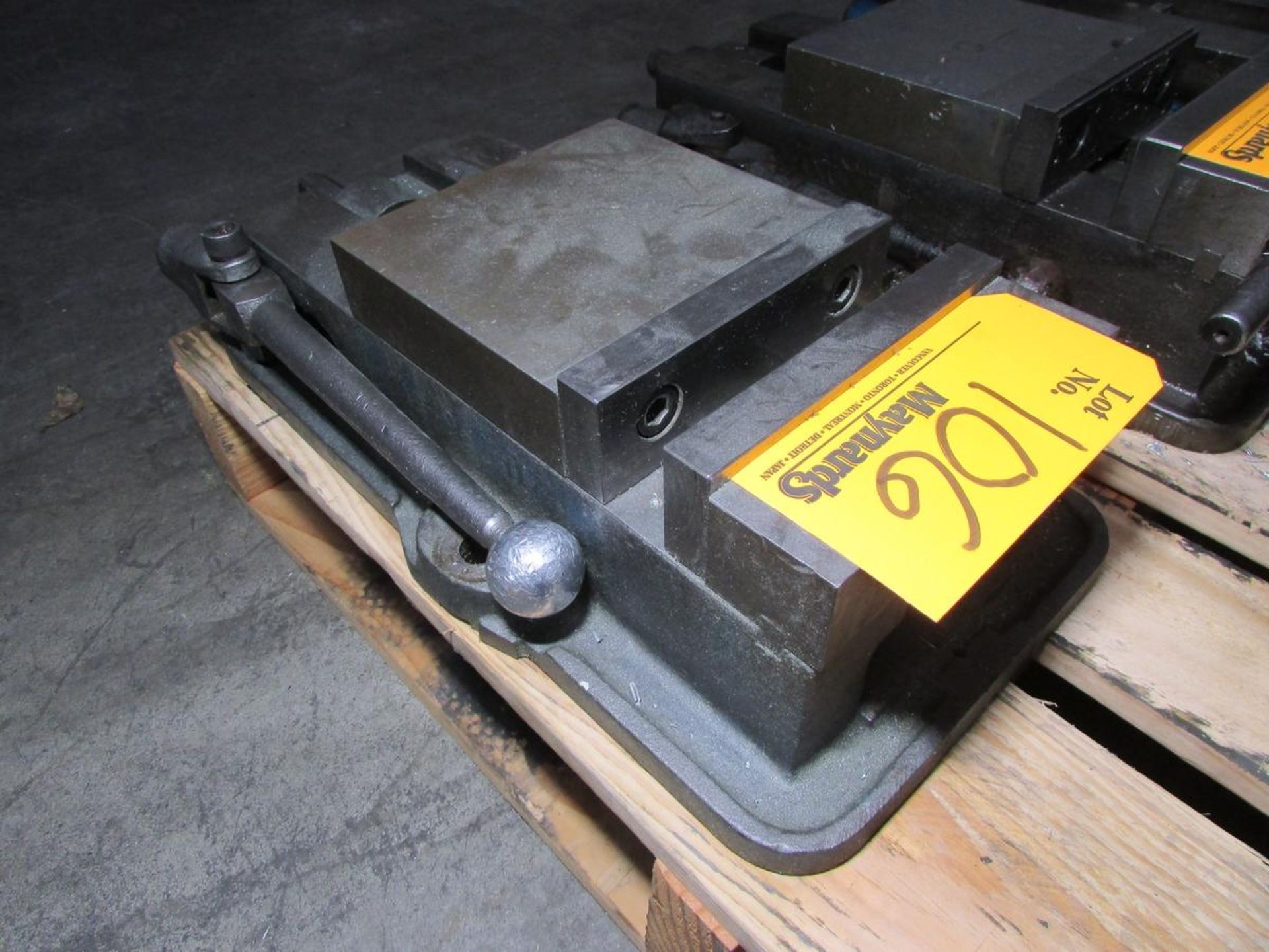 Kurt D60 6" Machine Vise