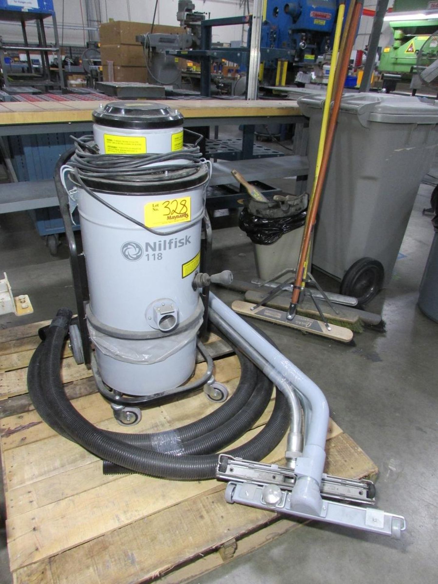 Nilfisk Model 118 Industrial Vacuum Cleaner