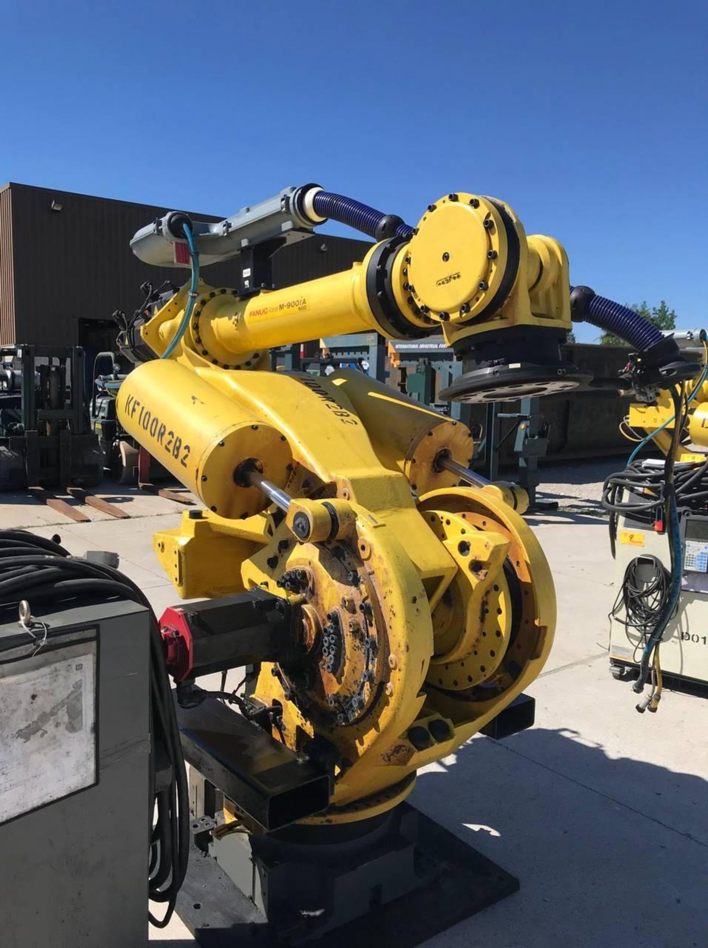 2011 Fanuc M900ia-600 Robot with R30ia controller - Image 2 of 9