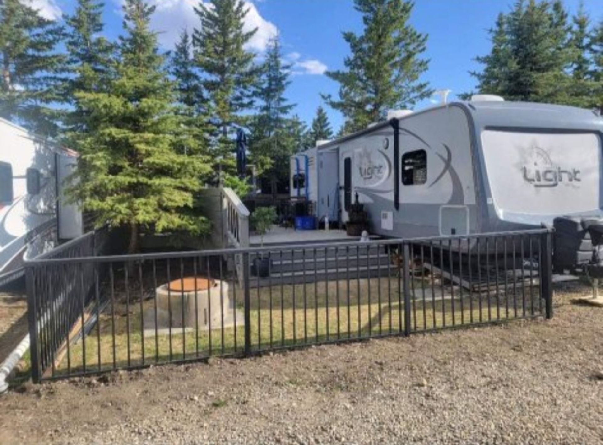 CUSTOM WOOD DECK, FENCE, ARTIFICIAL GRASS BUILT TO FIT TRAILER IN LOT #2. TO BE MOVED FROM RV PARK - Image 3 of 6