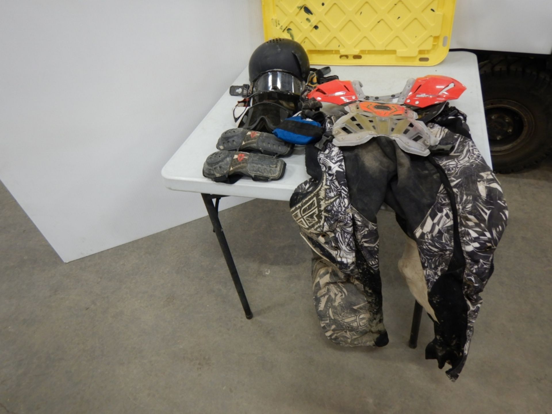 L/O ASSORTED MOTOCROSS SAFETY GEAR - Image 5 of 9