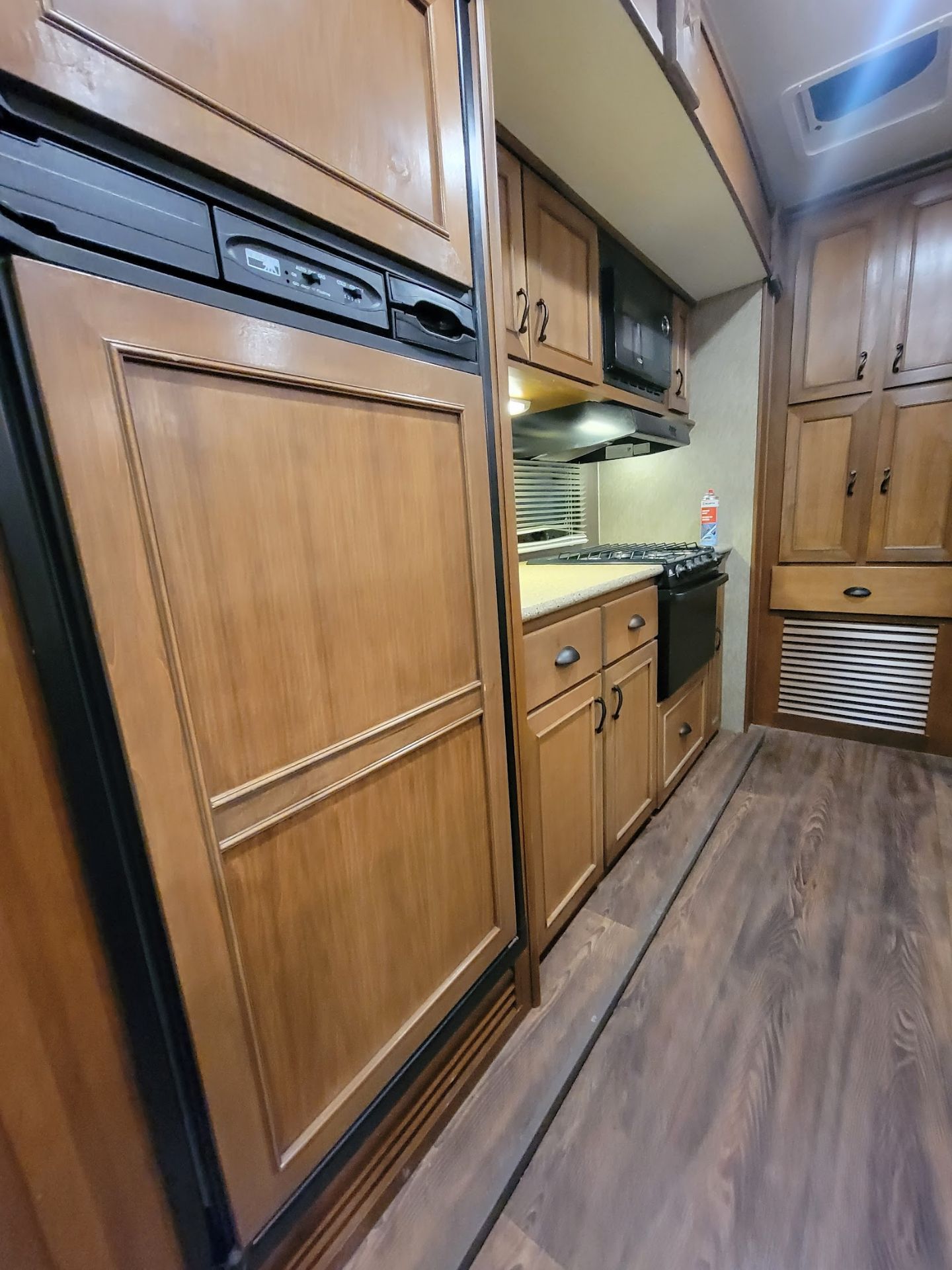 2015 LIGHT BY OPEN RANGE 308 BHS, HARDWALL, 3-SLIDES, BUNKROOM, POWER AWNING, JACK, STABILIZERS, - Image 9 of 17