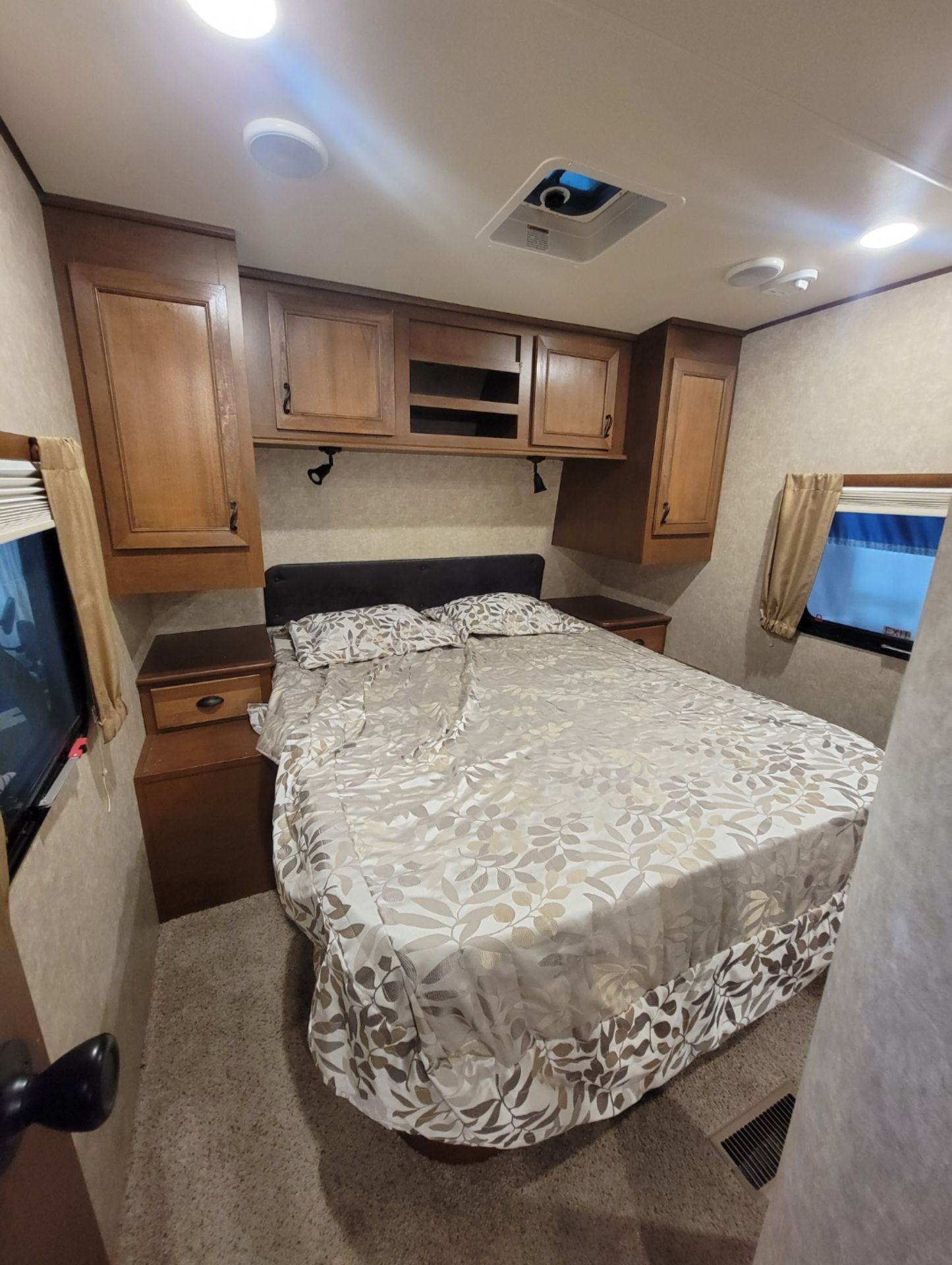 2015 LIGHT BY OPEN RANGE 308 BHS, HARDWALL, 3-SLIDES, BUNKROOM, POWER AWNING, JACK, STABILIZERS, - Image 11 of 17