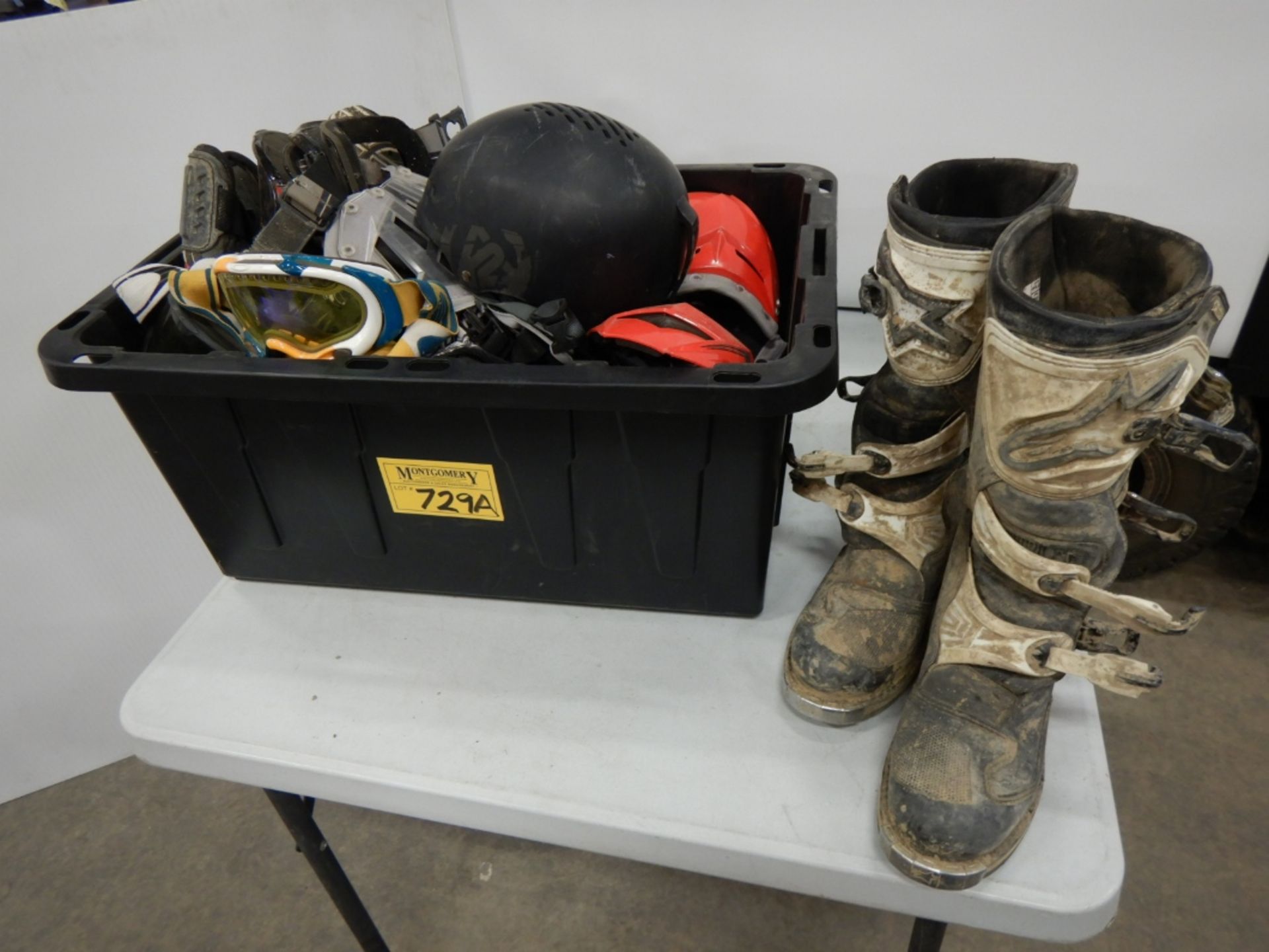 L/O ASSORTED MOTOCROSS SAFETY GEAR - Image 8 of 9