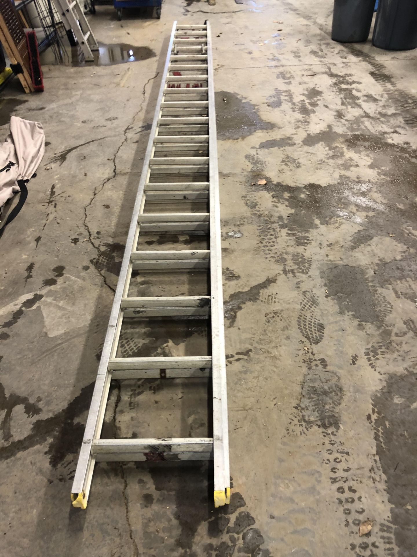 36 FOOT ALUMINUM EXTENSION LADDER