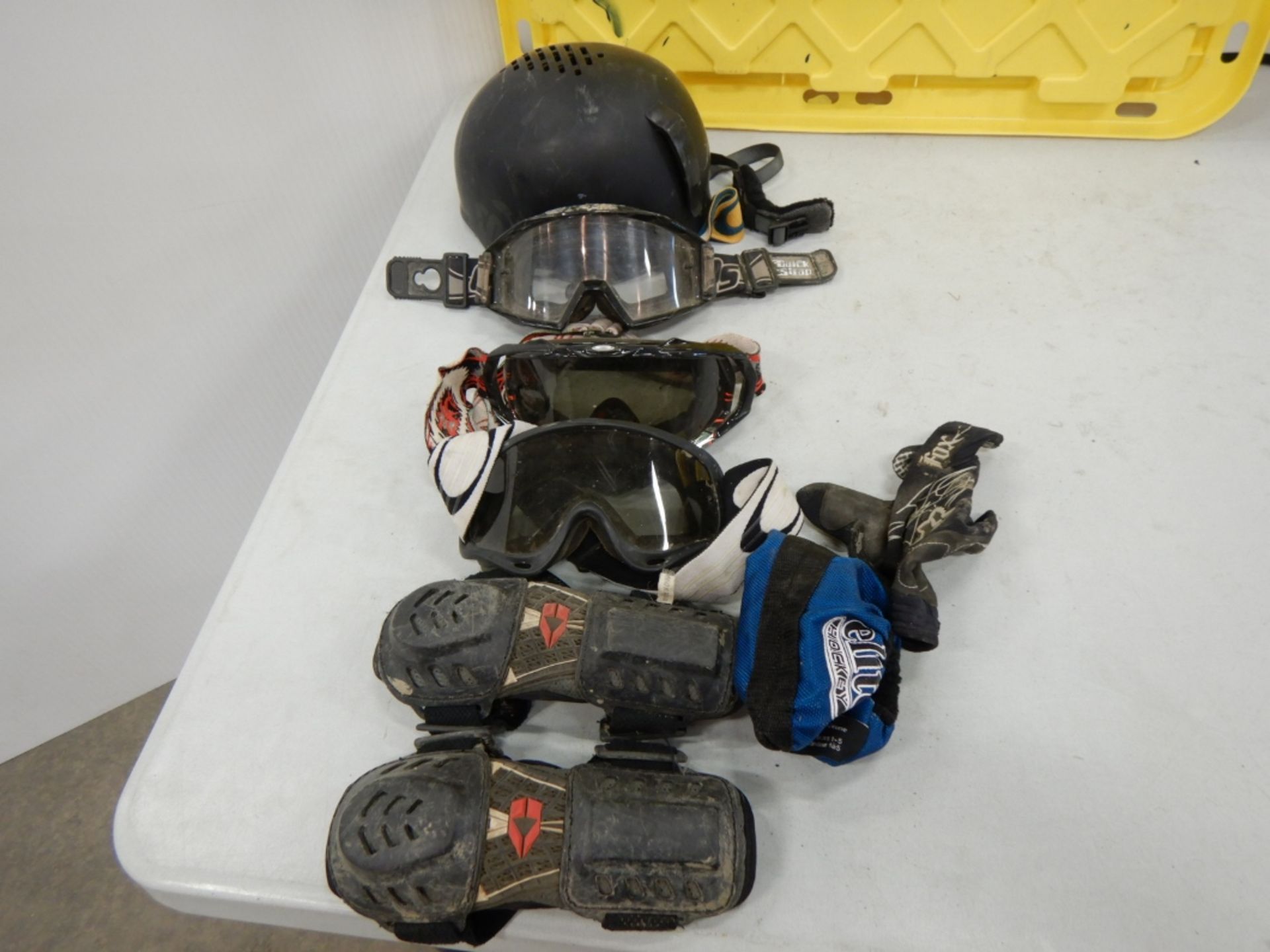 L/O ASSORTED MOTOCROSS SAFETY GEAR - Image 6 of 9
