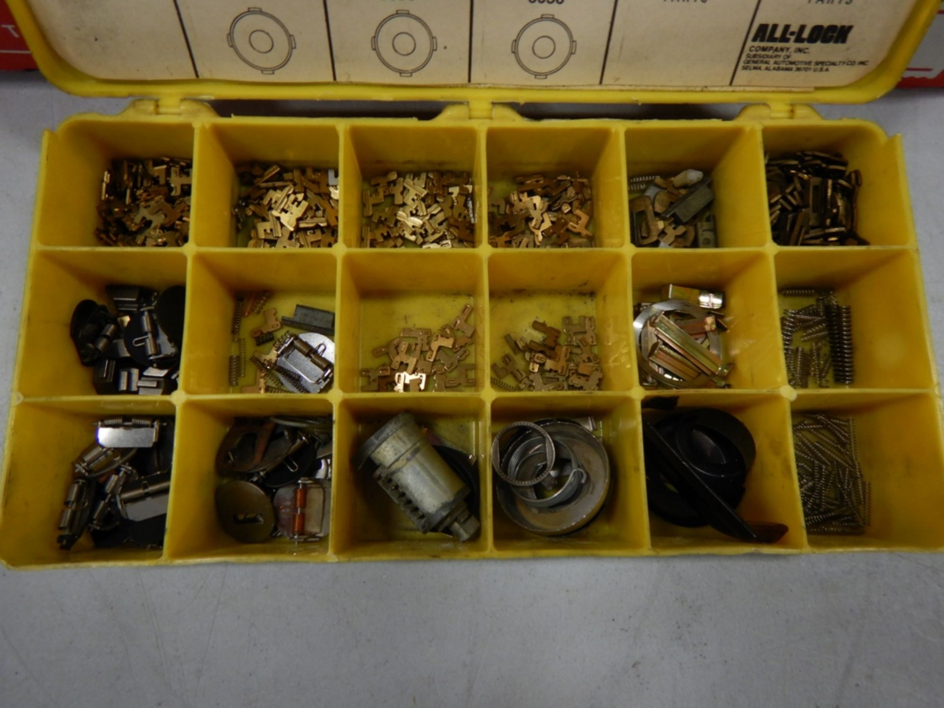 L/O ASSORTED KEYING/REKEYING KITS, CRIMEFIGHTER RE-KEYABLE PADLOCK SERVICE KIT, ETC. - Image 10 of 28