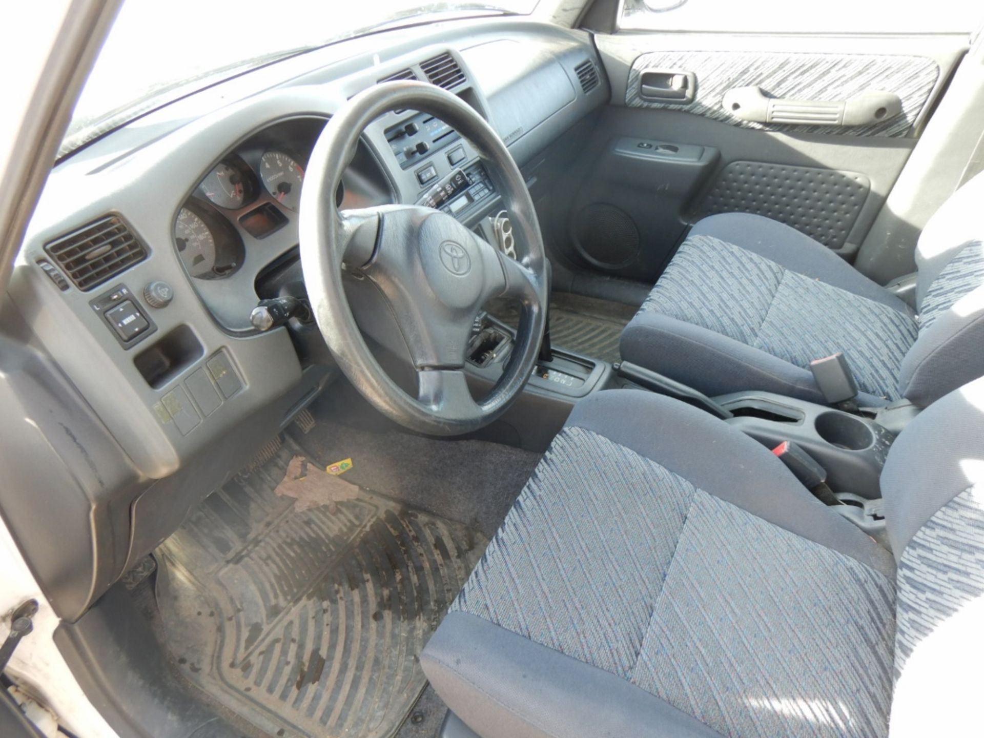 1998 TOYOTA RAV4, AT, SUV, 4DR, CLOTH, 229,588 KM SHOWING, S/N JT3HP10V2W7085878 - Image 5 of 7