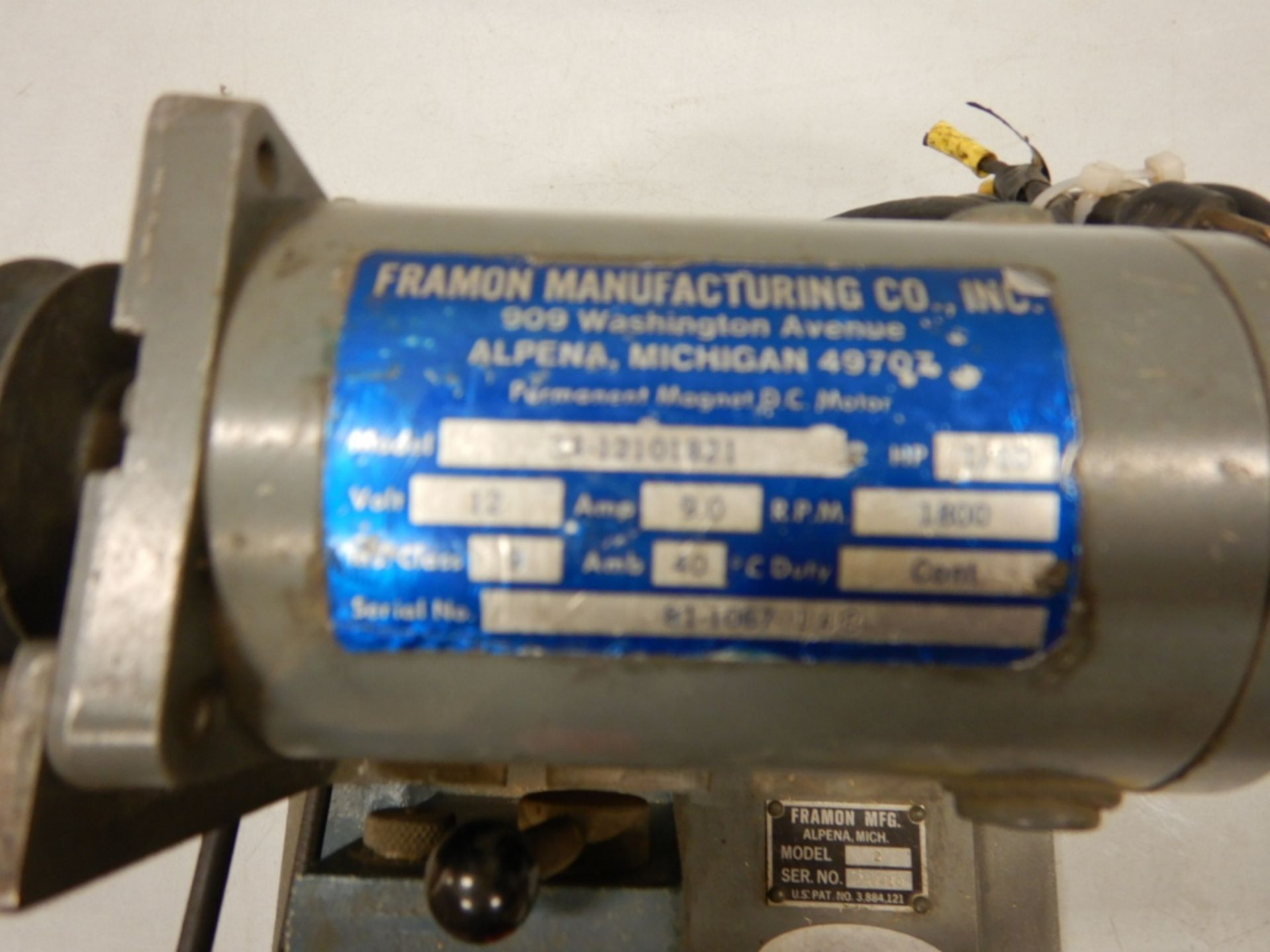 FRAMON MFG. KEY CUTTING MACHINE MOD. 34-12101821 S/N 81-1067-148 12V AND 110V MOTORS - Image 4 of 4