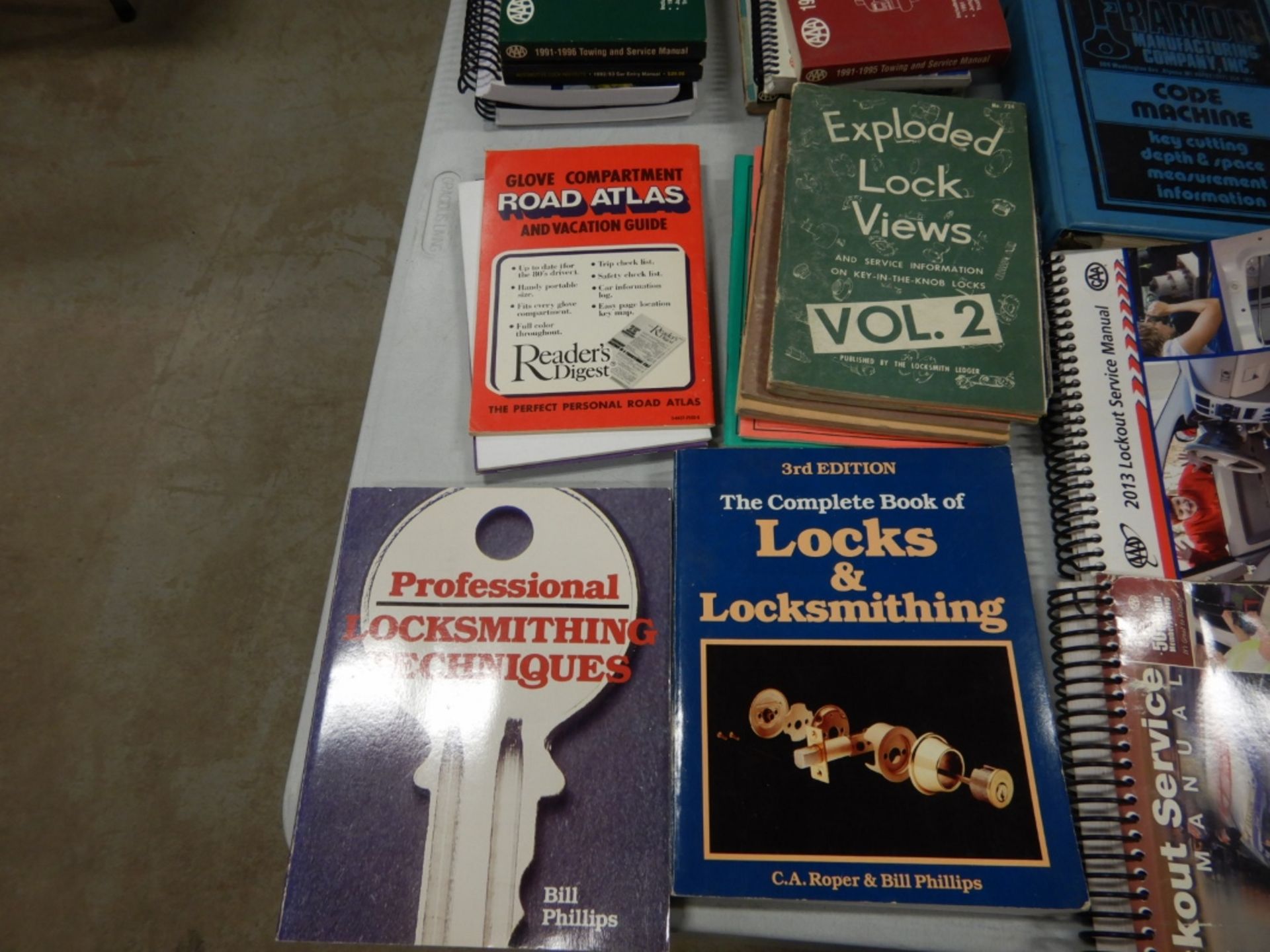 L/O ASSORTED KEY CUTTING SPECIFICATION MANUAL, LOCKOUT MANUALS, METAL FILE BOX - Image 6 of 8