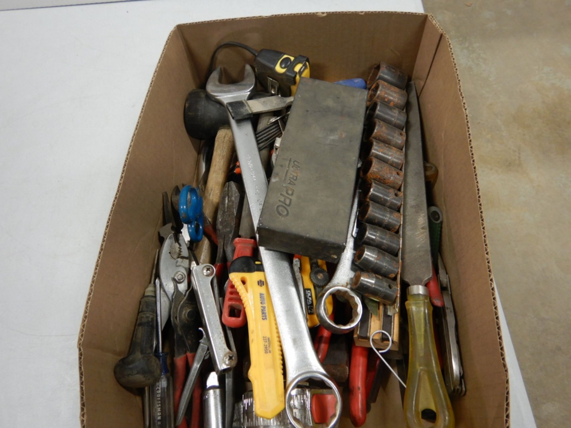 L/O ASSORTED HANDTOOLS, COMBINATION WRENCHES, SOCKETS, CAULKING GUNS, CHISELS, PLIERS, ETC.