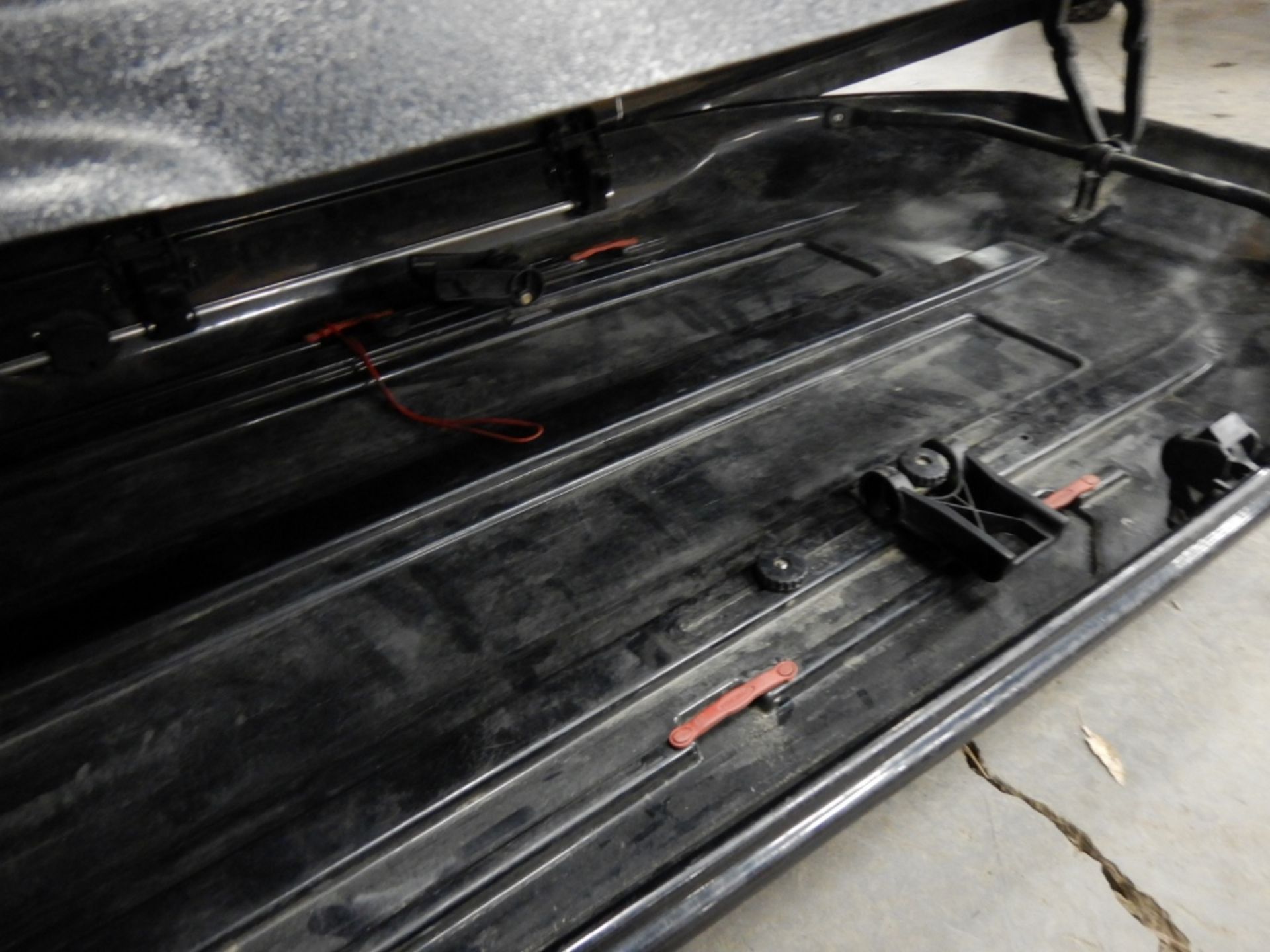 THULE ROOF MOUNT CARGO CARRIER - DAMAGED - Image 2 of 6