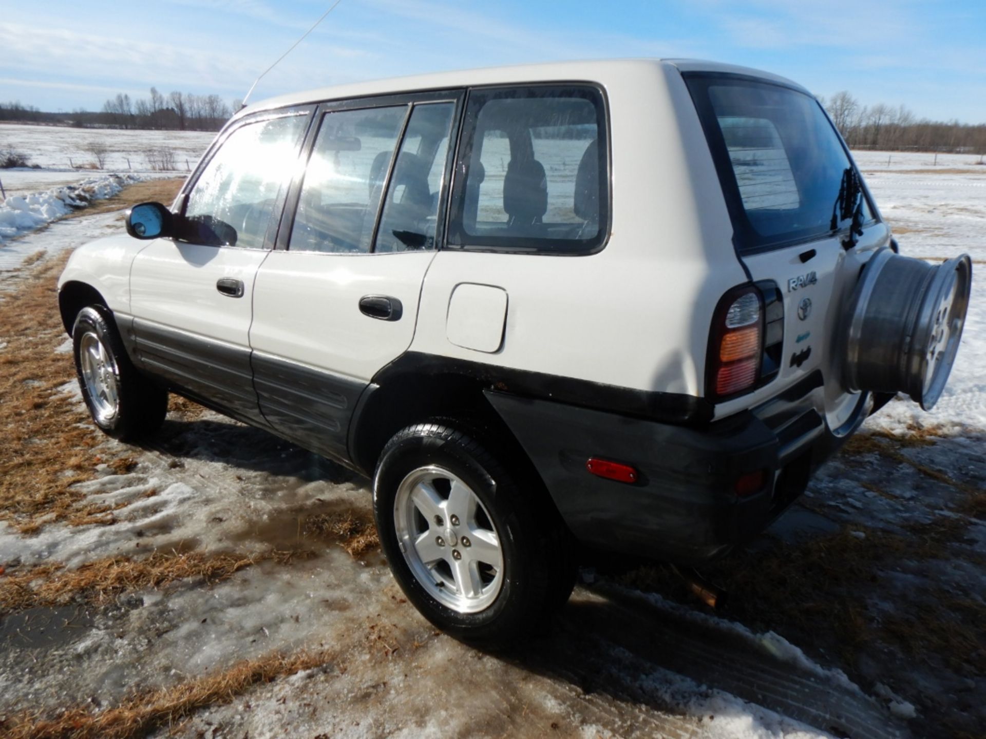 1998 TOYOTA RAV4, AT, SUV, 4DR, CLOTH, 229,588 KM SHOWING, S/N JT3HP10V2W7085878 - Image 2 of 7