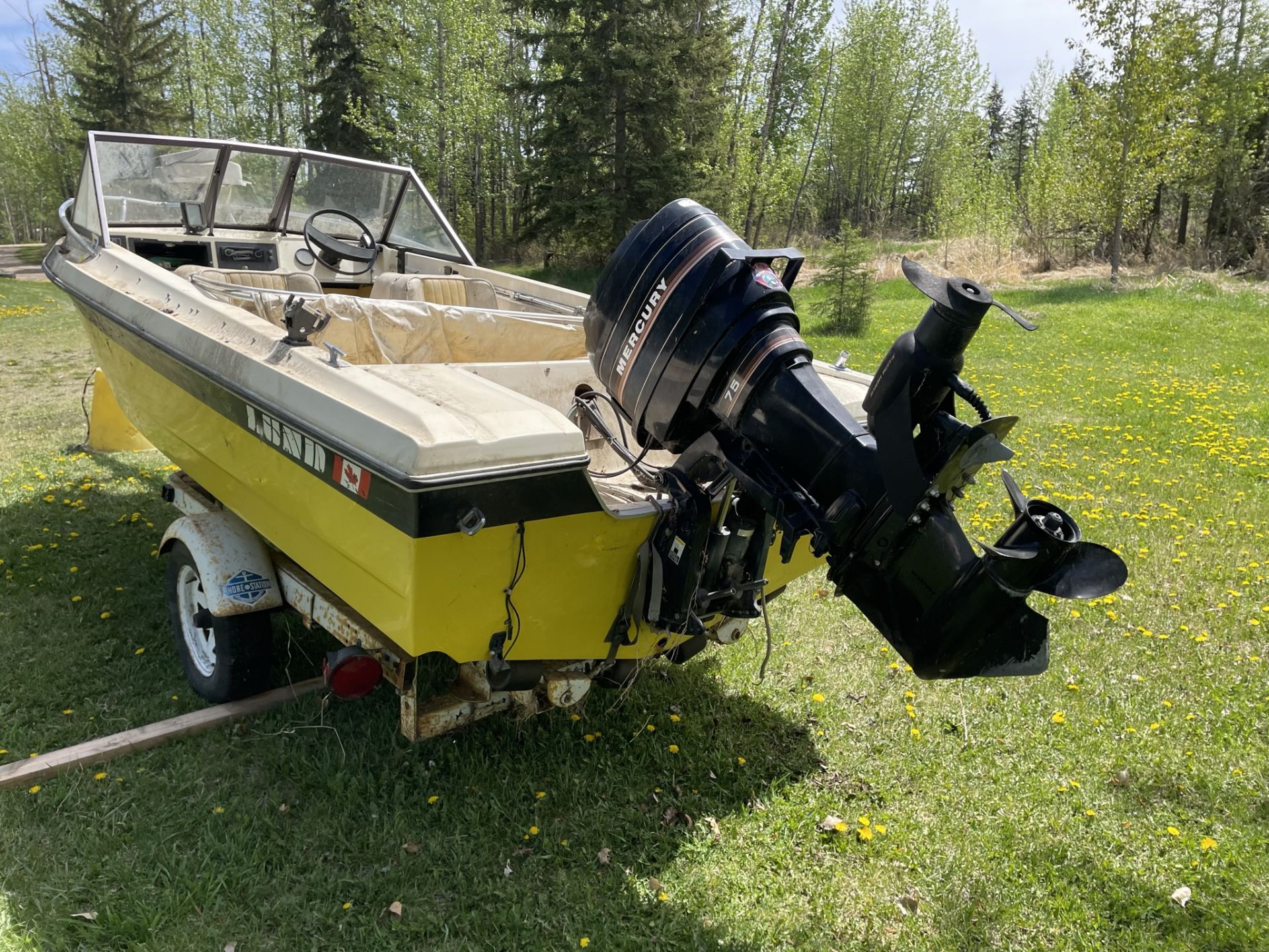 1976 16 FT LUND DEEP V FIBREGLASS FISHING BOAT W/ MERCURY 75 OUTBOARD MOTOR, TRAILER, TROLLING MOTOR - Image 7 of 19