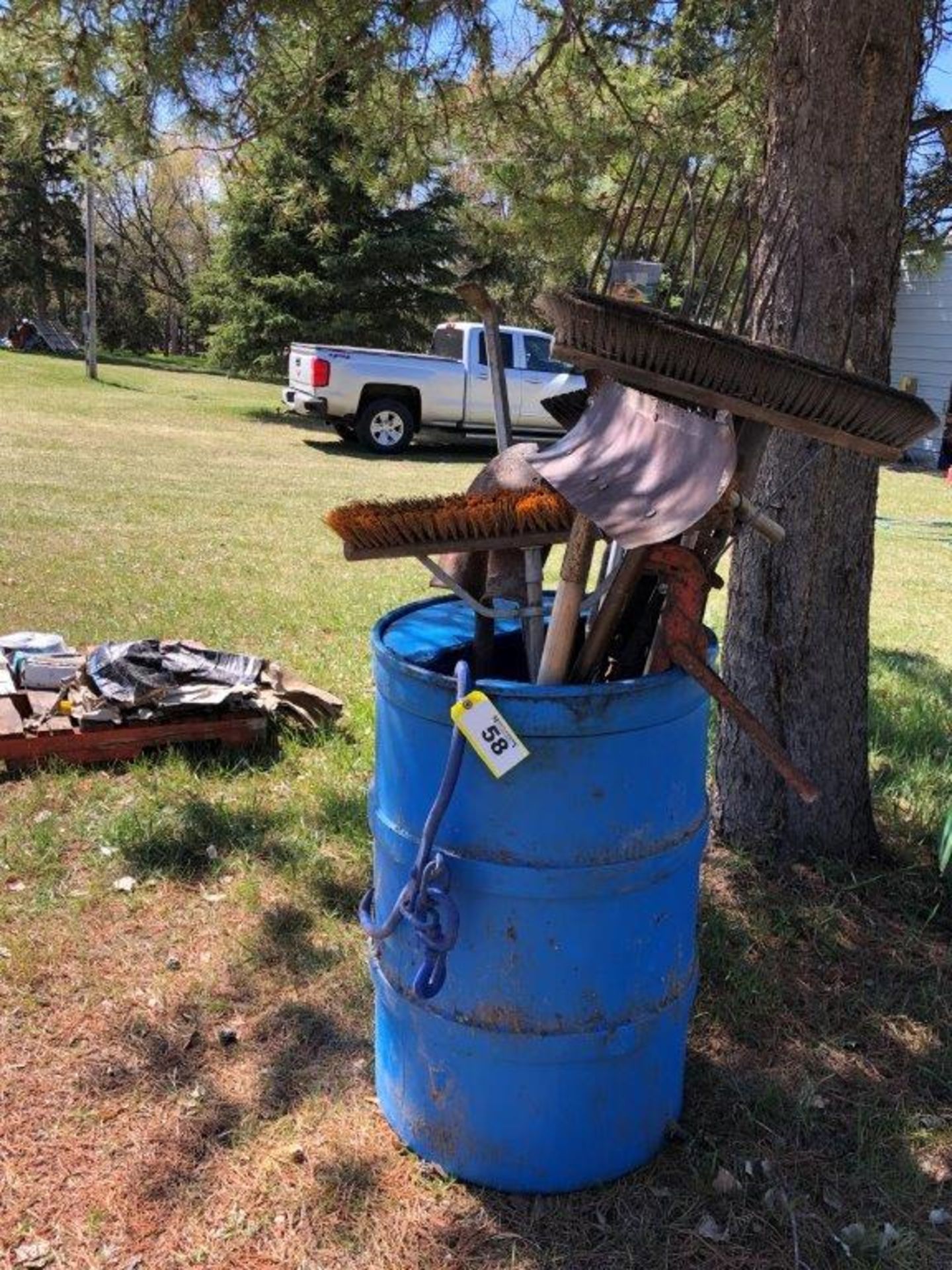 L/O ASSORTED BROOMS, SHOVELS, POST HOLE DIGGERS, FENCE STRETCHERS, LOG GRAPPLE, ETC. - Image 2 of 4