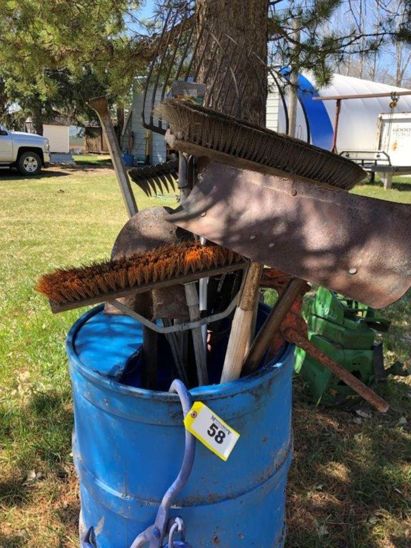 L/O ASSORTED BROOMS, SHOVELS, POST HOLE DIGGERS, FENCE STRETCHERS, LOG GRAPPLE, ETC.