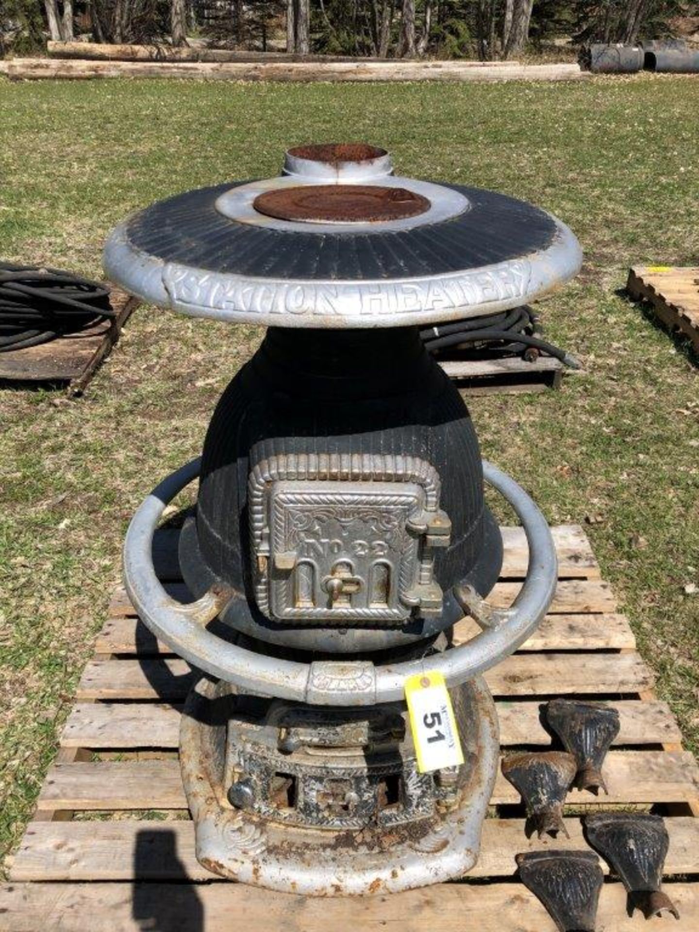 ANTIQUE STATION HEATERY CAST IRON COAL FURNACE NO. 21 - Image 3 of 5