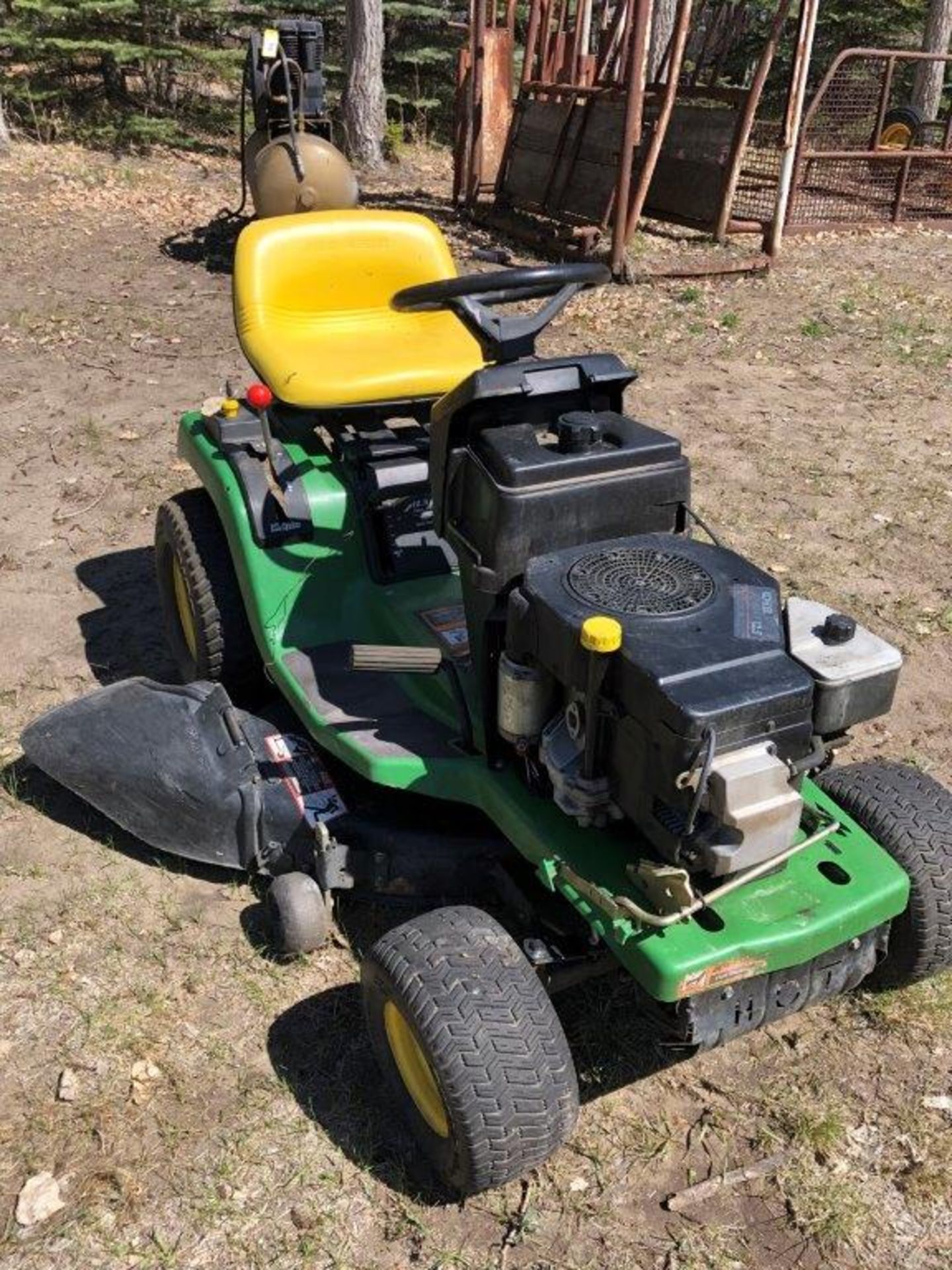 JOHN DEERE STX38 HYDRO GARDEN TRACTOR W/ 12.5HP KOHLER ENGINE, 36IN BELLY MOUNT MOWER DECK - Image 2 of 5