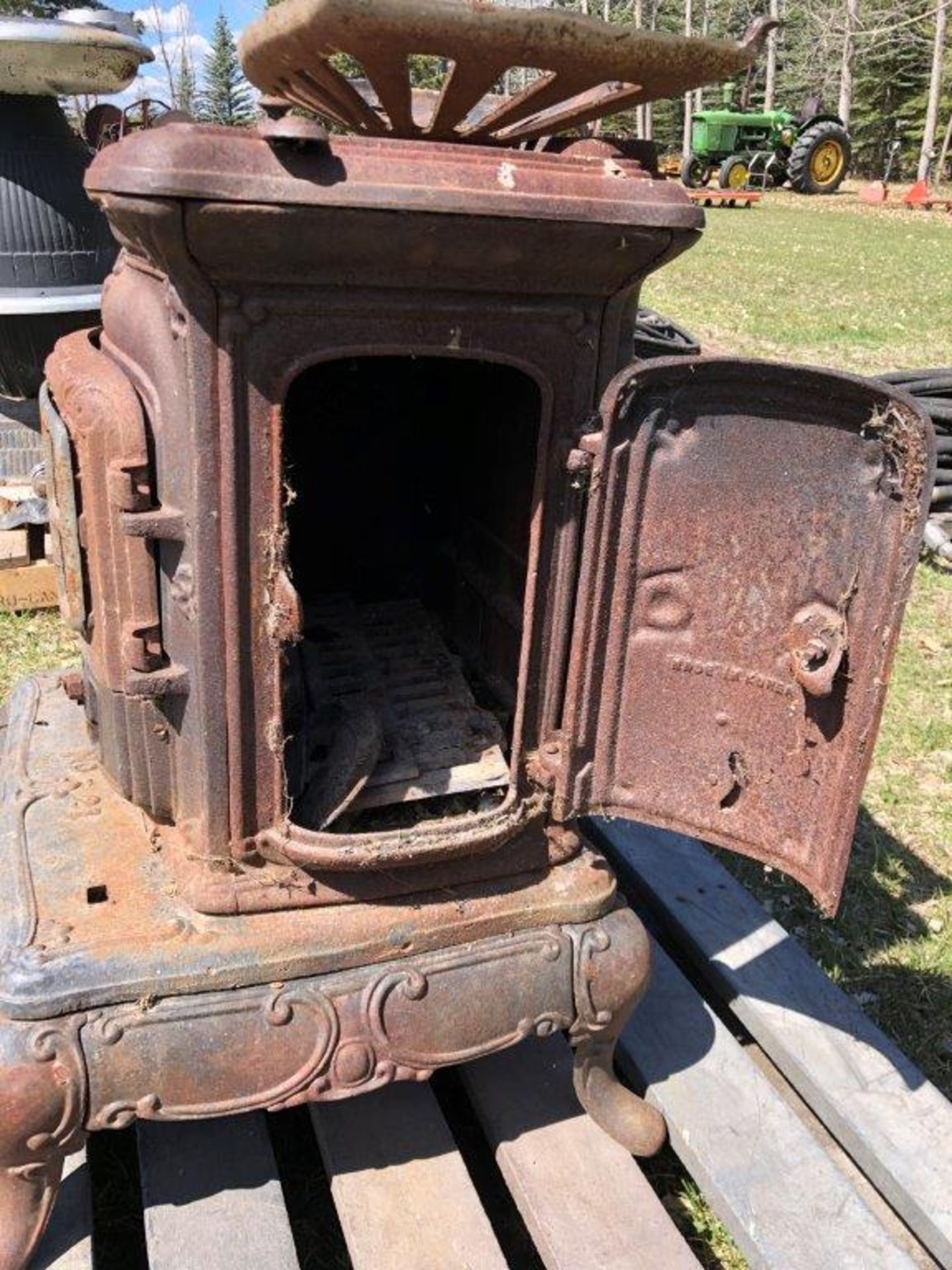 ANTIQUE CAST IRON COAL FURNACE NO. 21