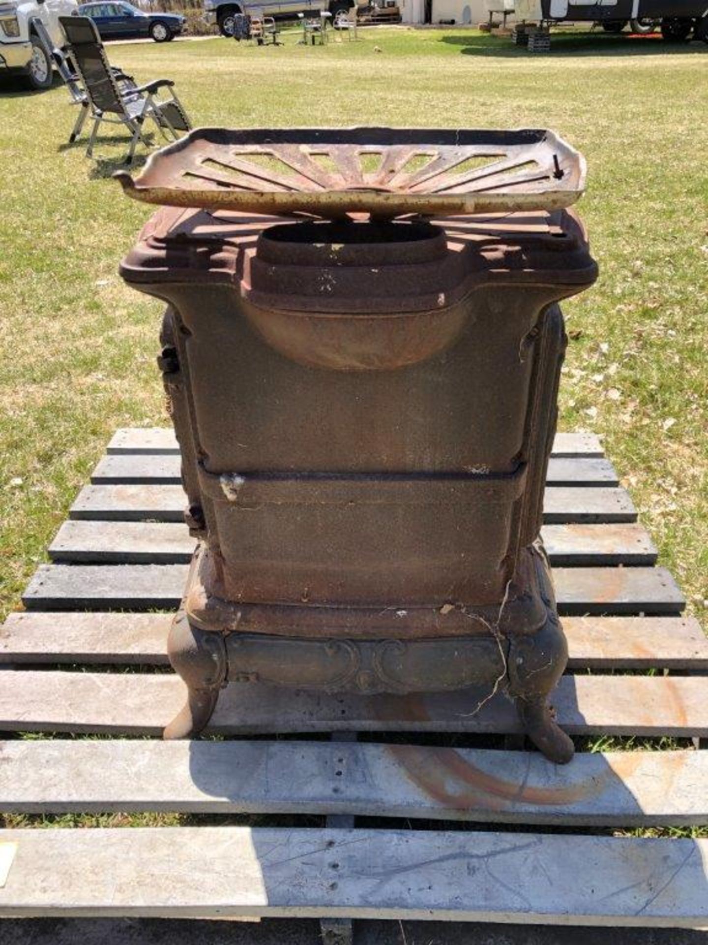 ANTIQUE CAST IRON COAL FURNACE NO. 21 - Image 2 of 4