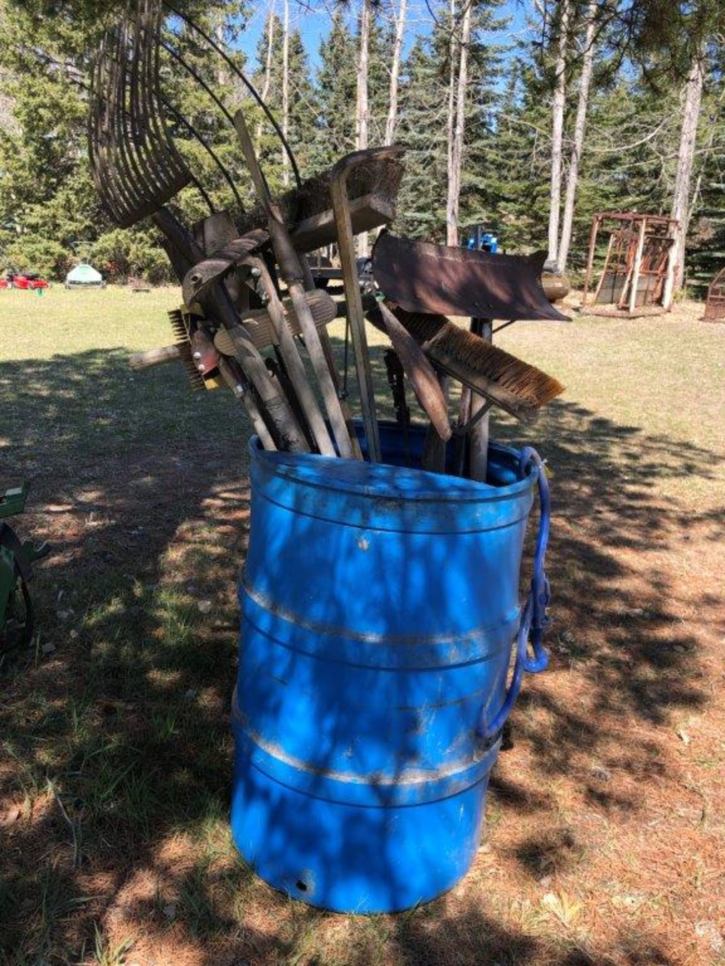 L/O ASSORTED BROOMS, SHOVELS, POST HOLE DIGGERS, FENCE STRETCHERS, LOG GRAPPLE, ETC. - Image 4 of 4