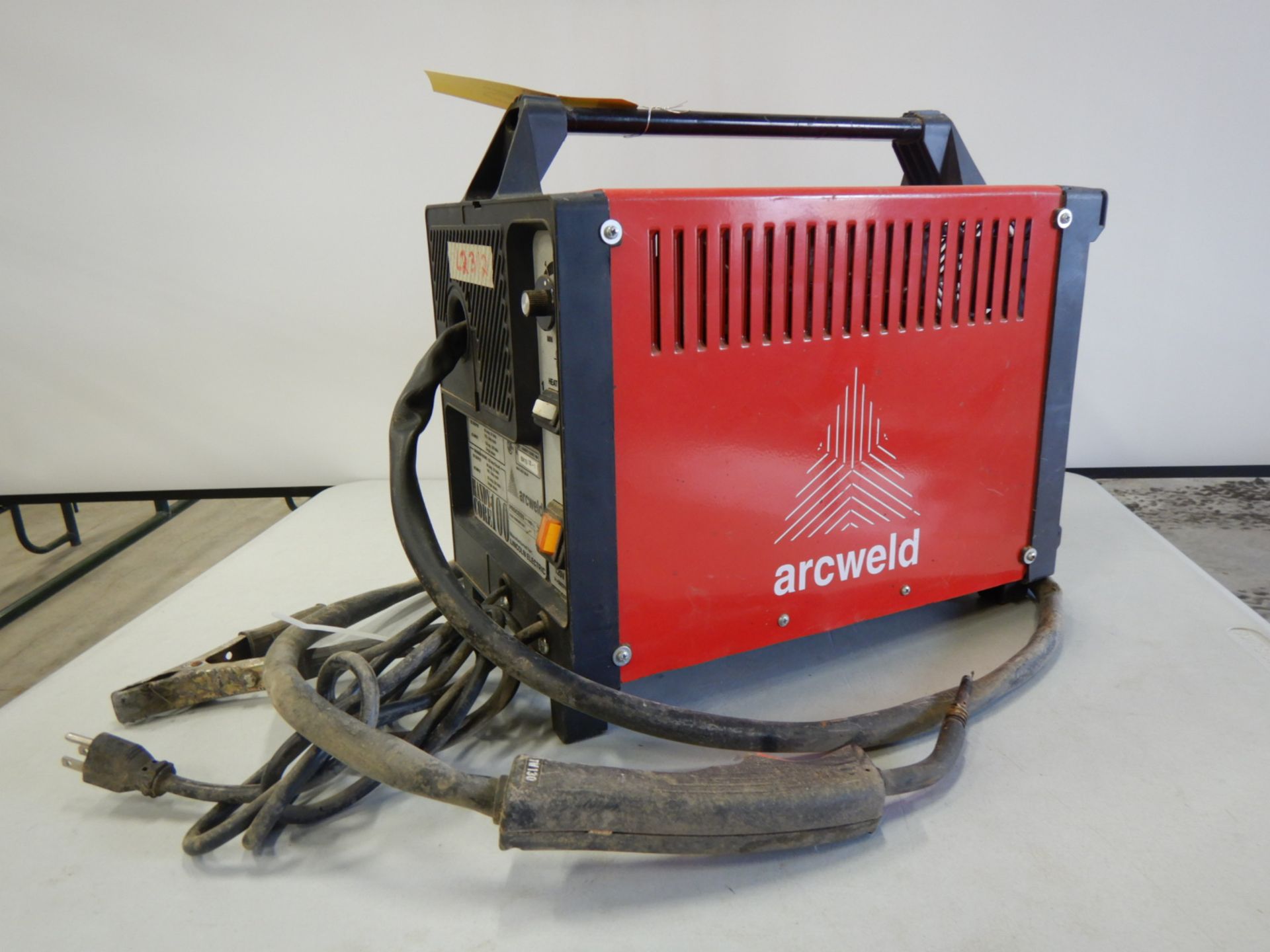 ARCWELD HANDICORE 100 MIG WELDER 120V 15AMP N804115/02-1, (NEEDS NEW TIP) - Image 6 of 7