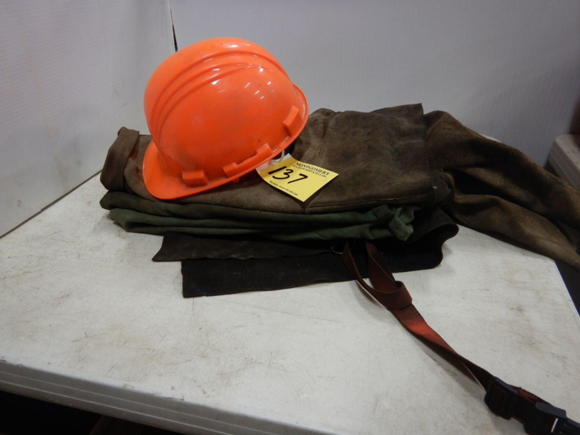 L/O WELDING LEATHERS AND HARD HAT