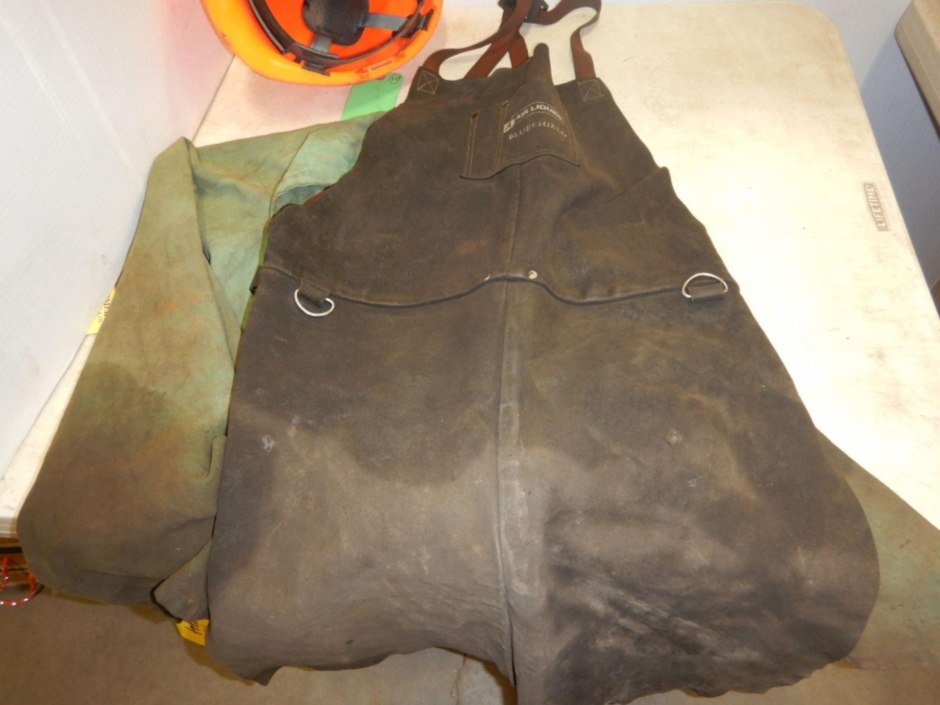 L/O WELDING LEATHERS AND HARD HAT - Image 4 of 4