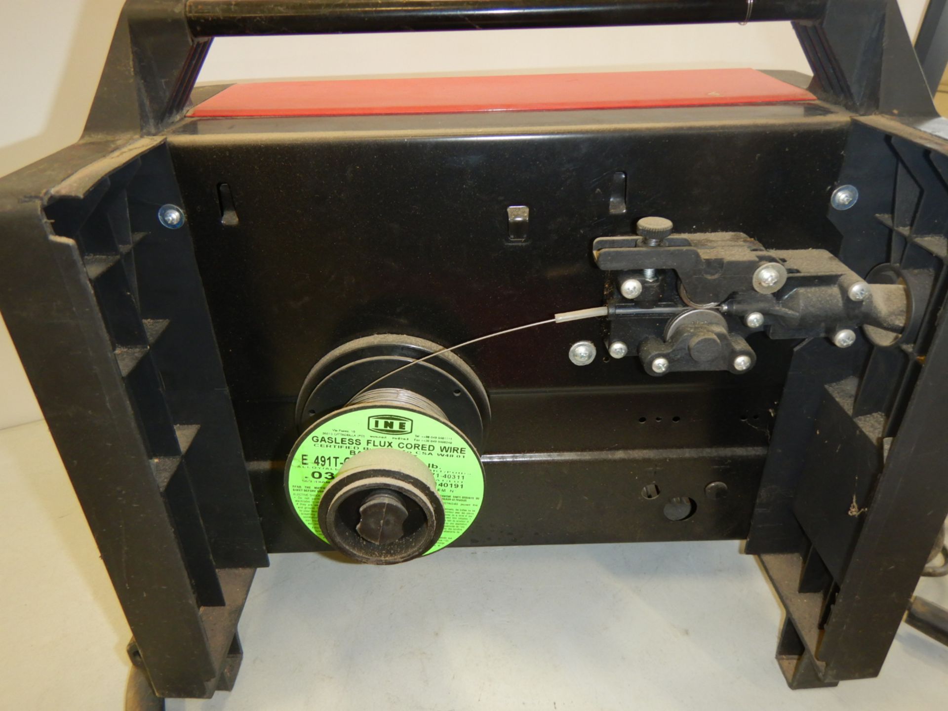 ARCWELD HANDICORE 100 MIG WELDER 120V 15AMP N804115/02-1, (NEEDS NEW TIP) - Image 3 of 7