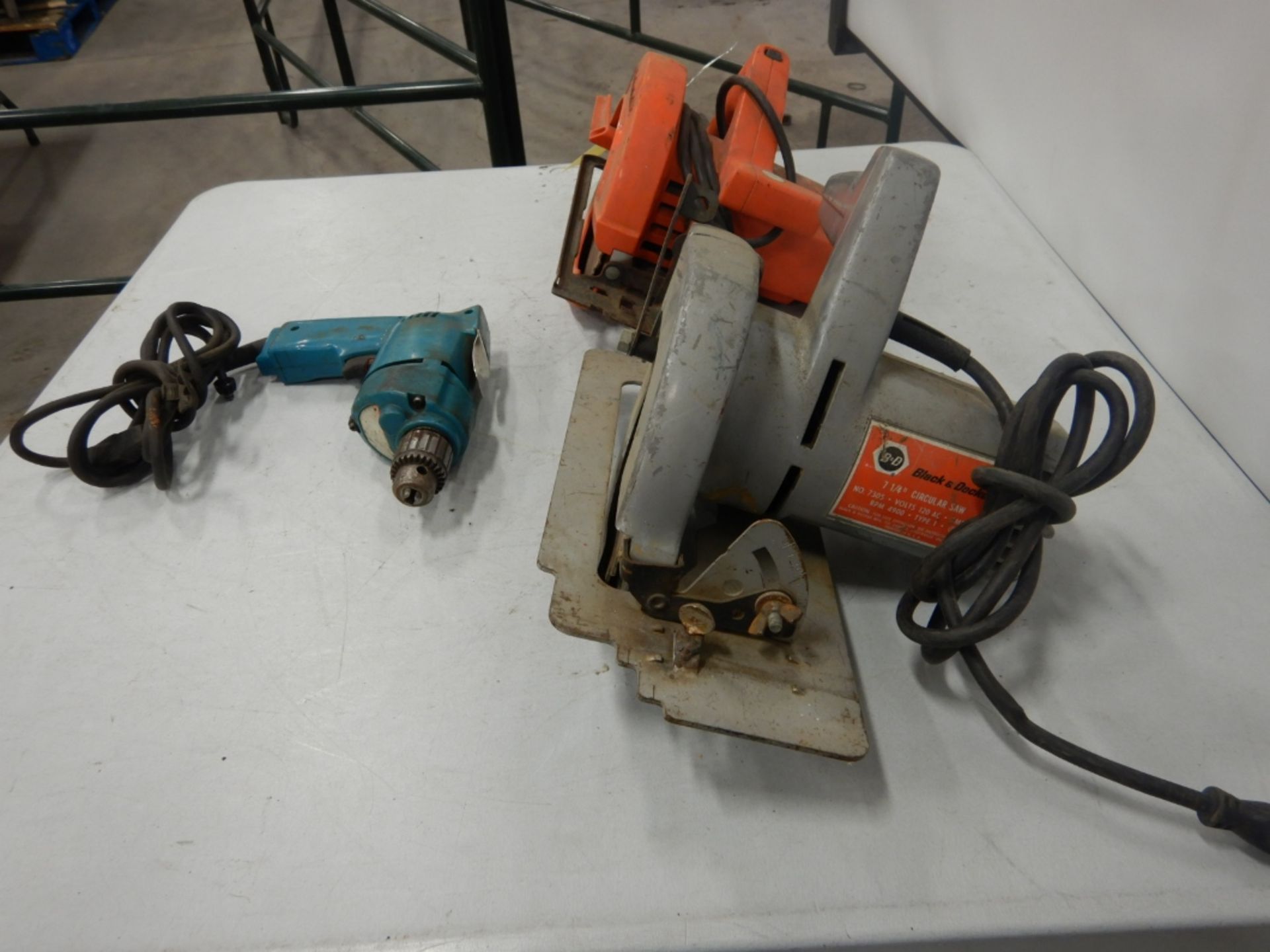 MAKITA 3/8IN ELEC. DRILL AND B&D CIRC. SAWS - Image 3 of 3