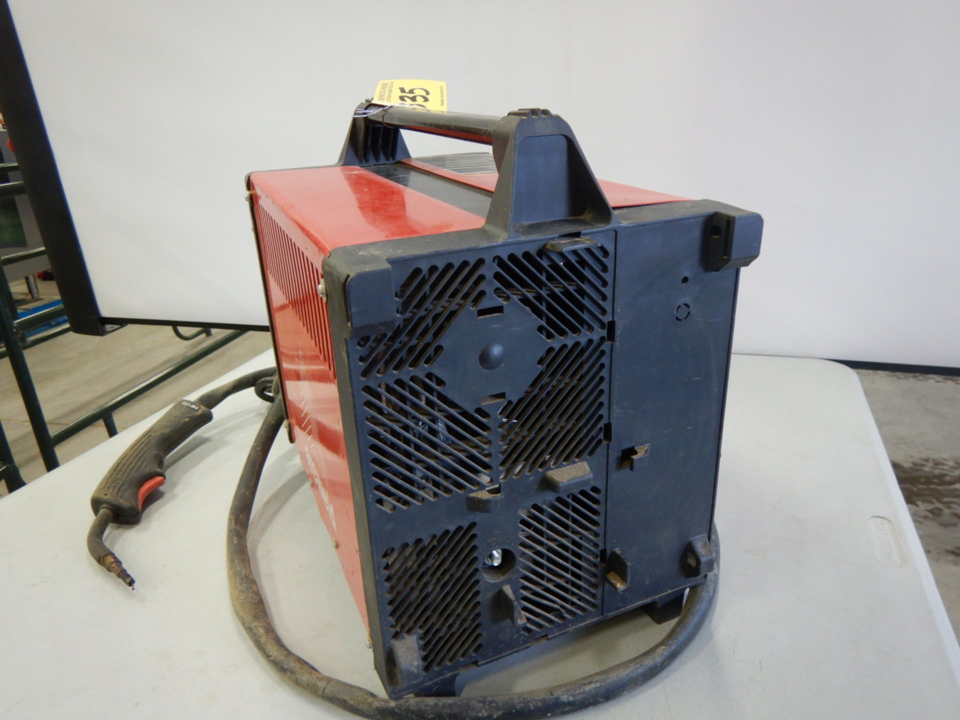 ARCWELD HANDICORE 100 MIG WELDER 120V 15AMP N804115/02-1, (NEEDS NEW TIP) - Image 7 of 7