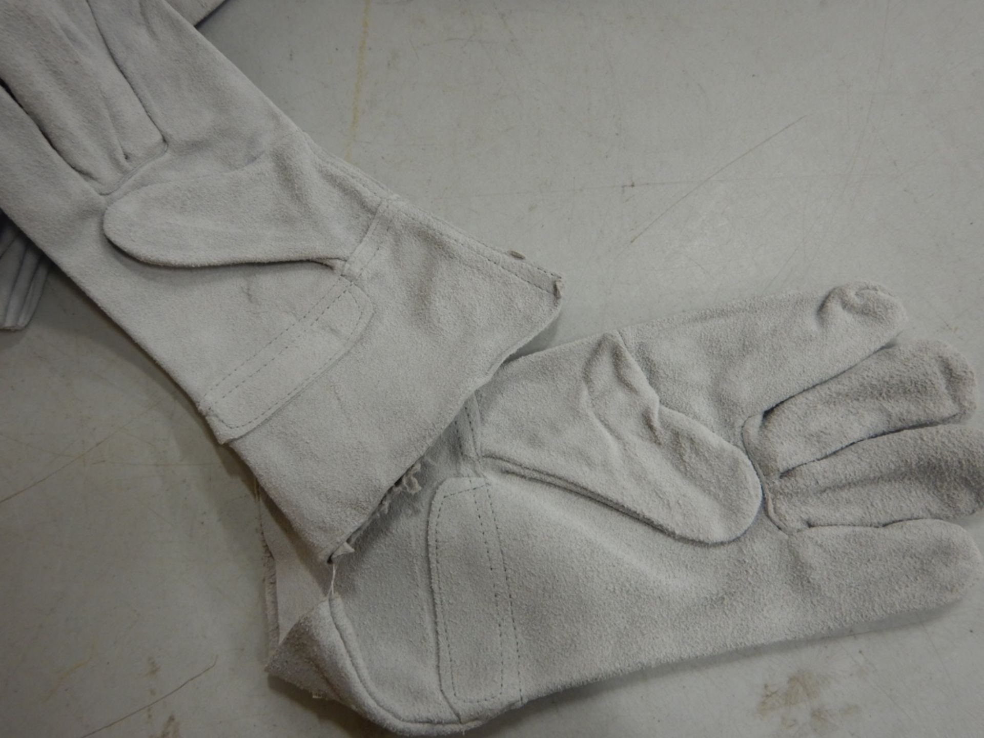 11PR OF LEATHER WELDING GLOVES - Image 2 of 2