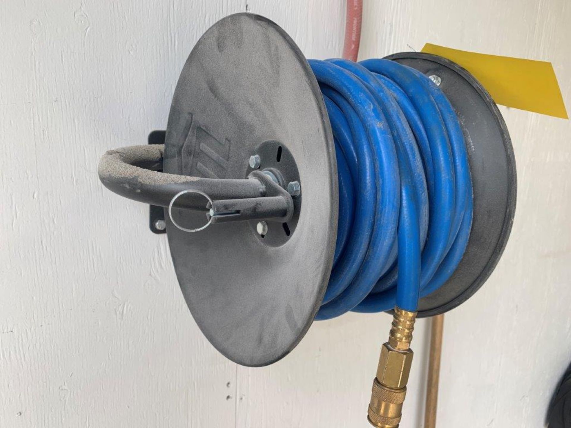 AIR HOSE REEL W/ HOSE