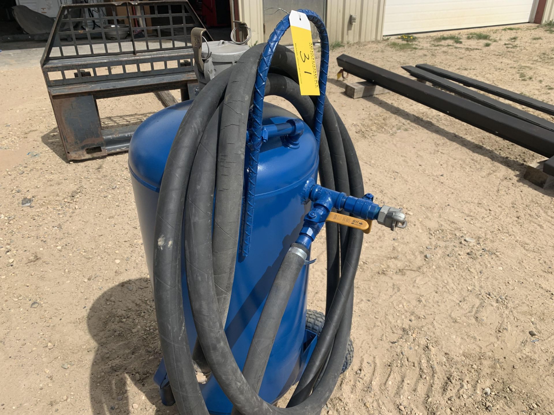 PORTABLE SANDBLASTING POT – 200 LB - Image 2 of 2