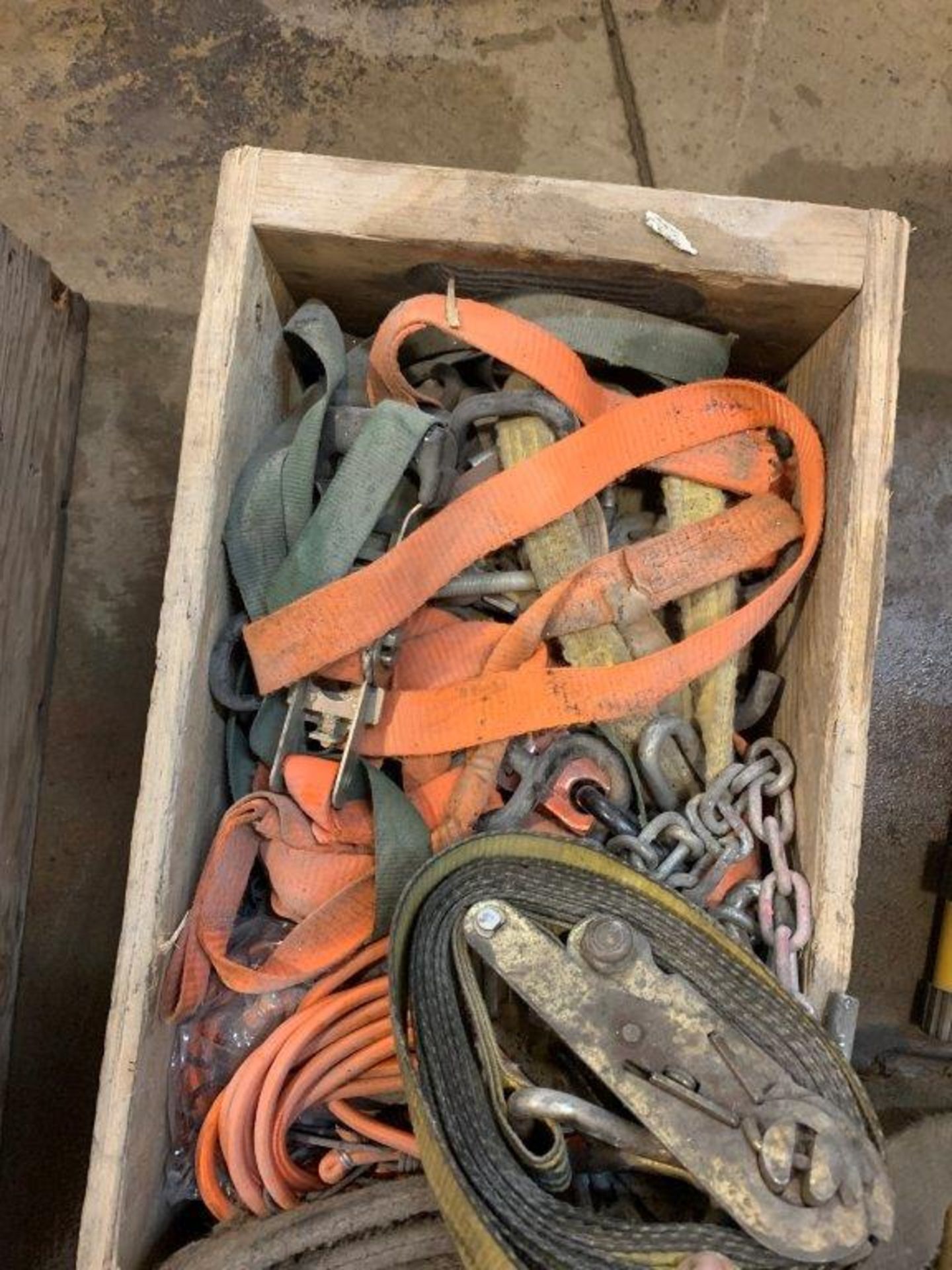 CRATE OF ASSORTED SLINGS, RATCHET STRAPS, BUNGEES, ETC. - Image 3 of 4