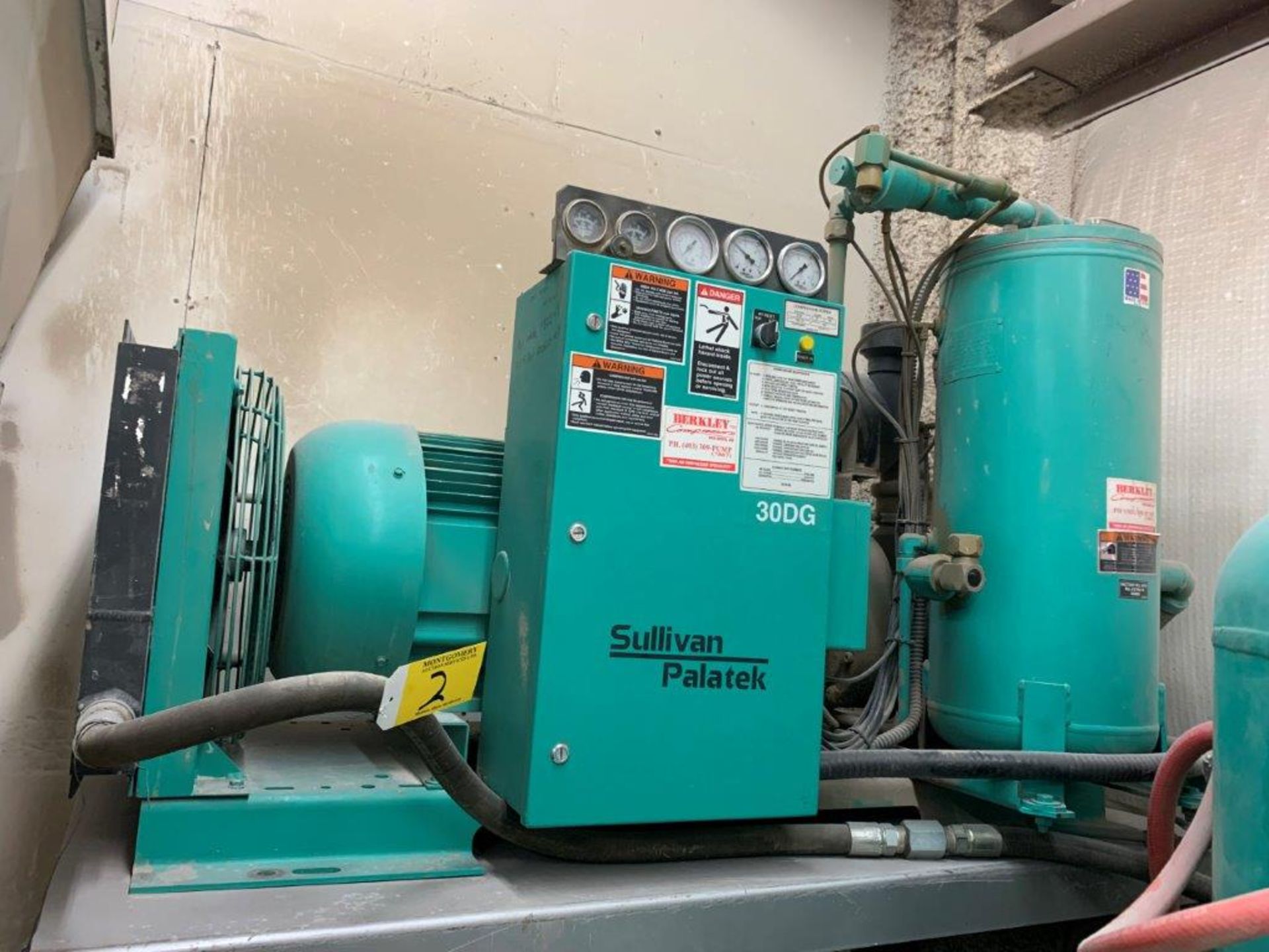 SULLIVAN-PALATEK SCREW AIR COMPRESSOR, 30 DGSD-TE, SIG MAX 125, 208V 3 PH, S/N 06B113