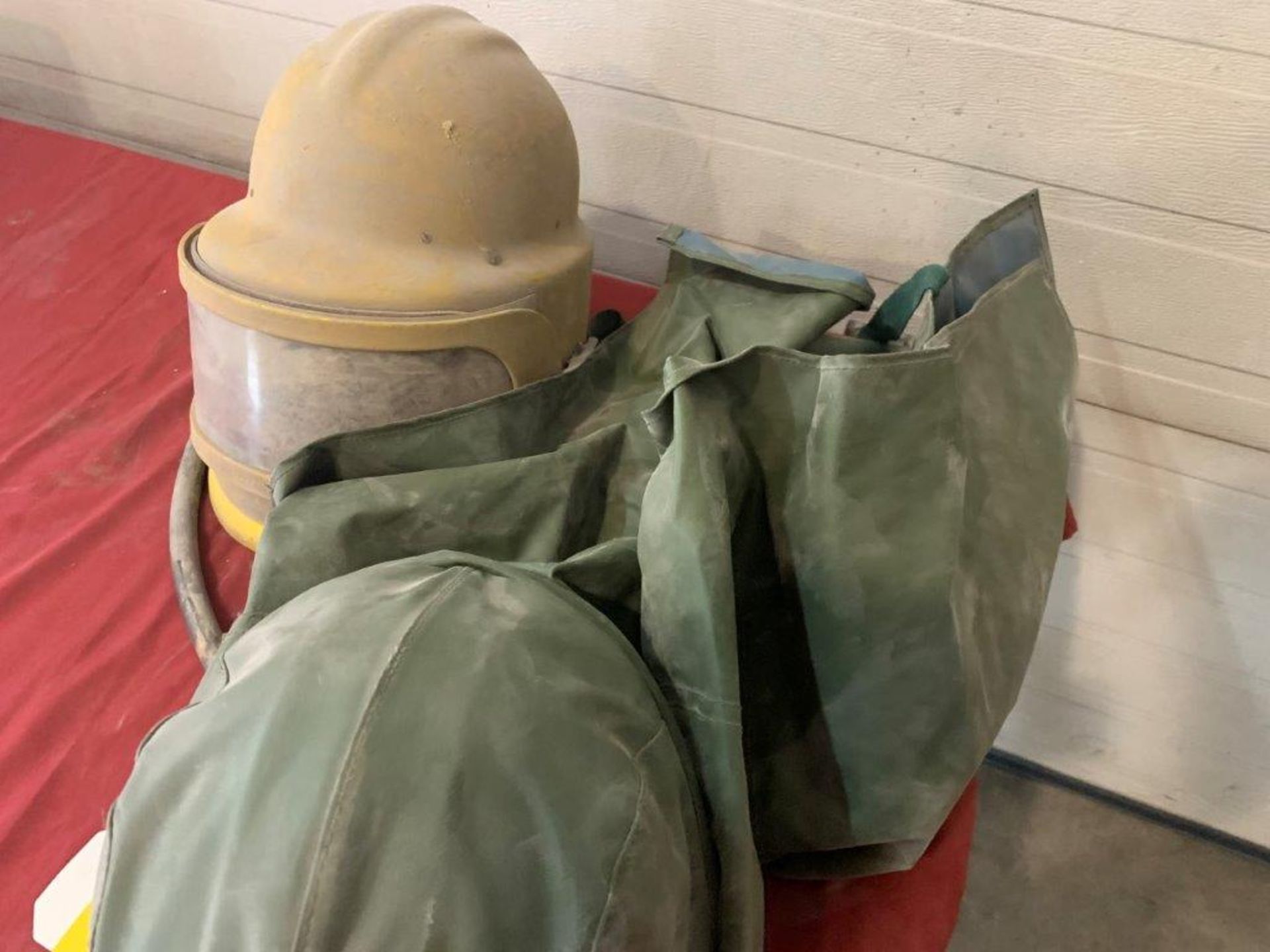 SAND BLASTING HELMETS - Image 3 of 3