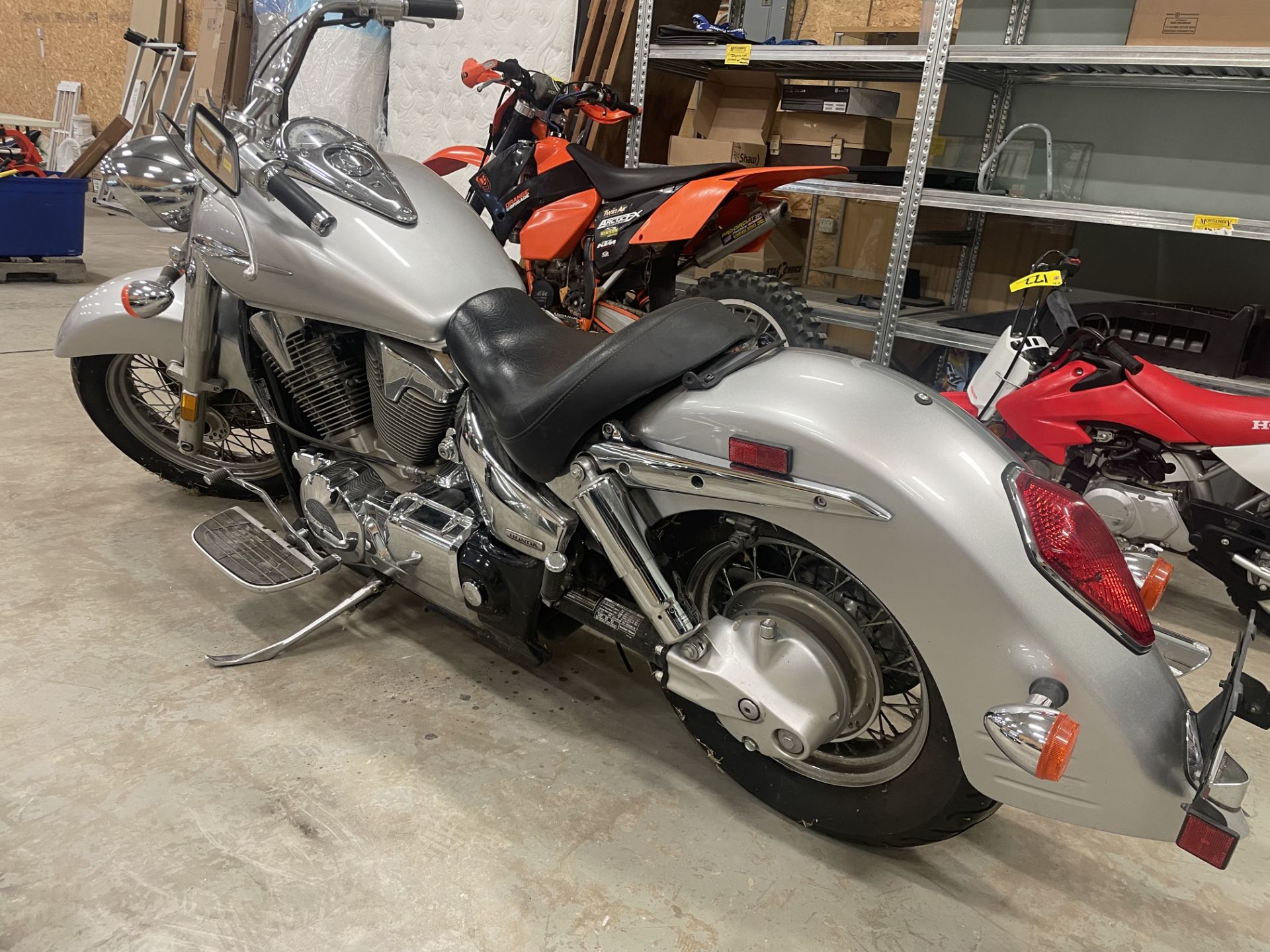 2006 HONDA VTX1300S6 MOTORCYCLE W/ WINDSHIELD INCLUDED (INSTALLATION REQUIRED) 5067 KM SHOWING - Image 3 of 12